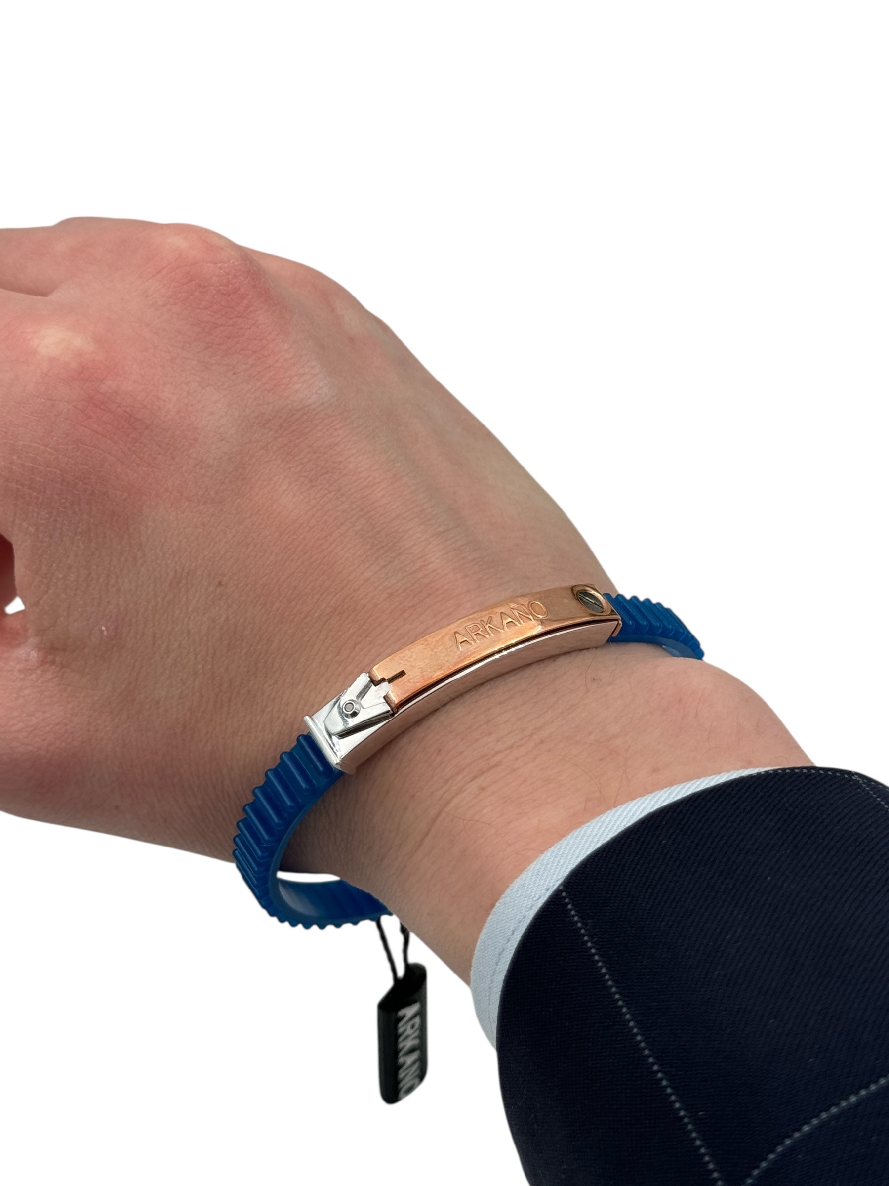 Bracciale Arkano in caucciù, colore azzurro, in acciaio 316L e placchetta centrale rivestita di oro rosa 18kt - BRIAT1 N OR