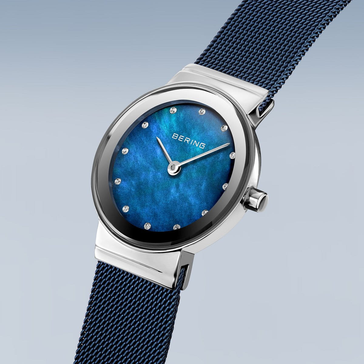 Klassisch | glänzendes Silber mit blauem Milanaise-Mesh-Armband | 10126-307