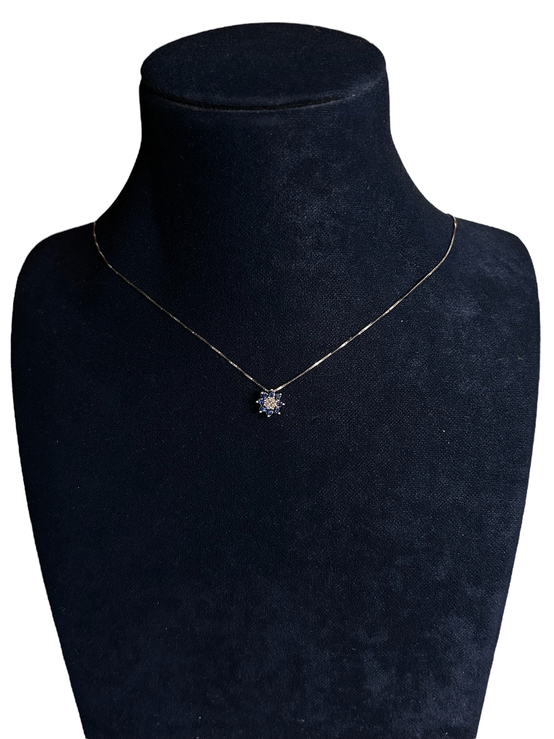 Diana - Girocollo con pendente zaffiro fiore con diamanti, 0.12ct di zaffiri - CL DIANA 30 INVERSO