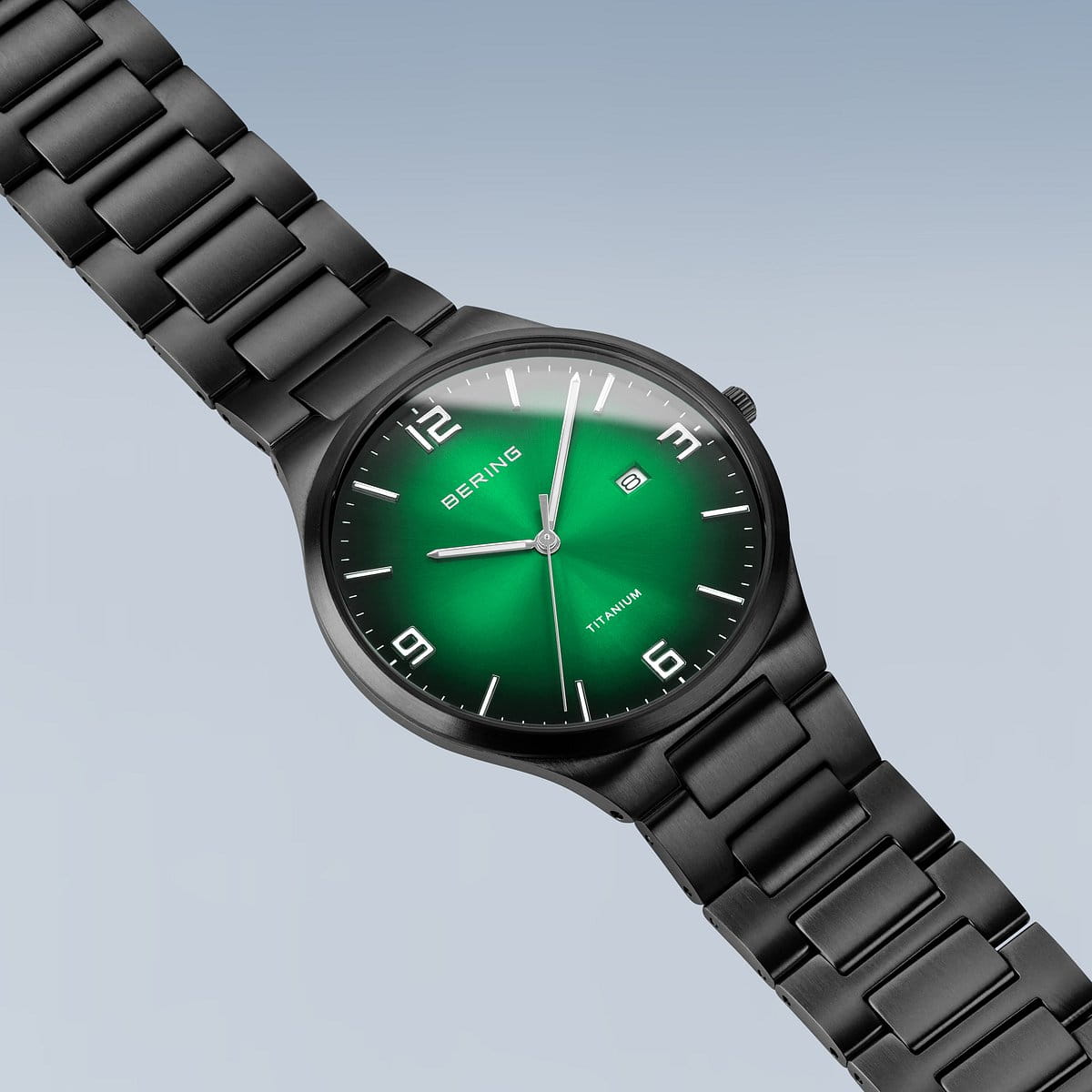 Bering Titan Herrenuhr | Gebürstetes Schwarz, 40 mm | 15240-728