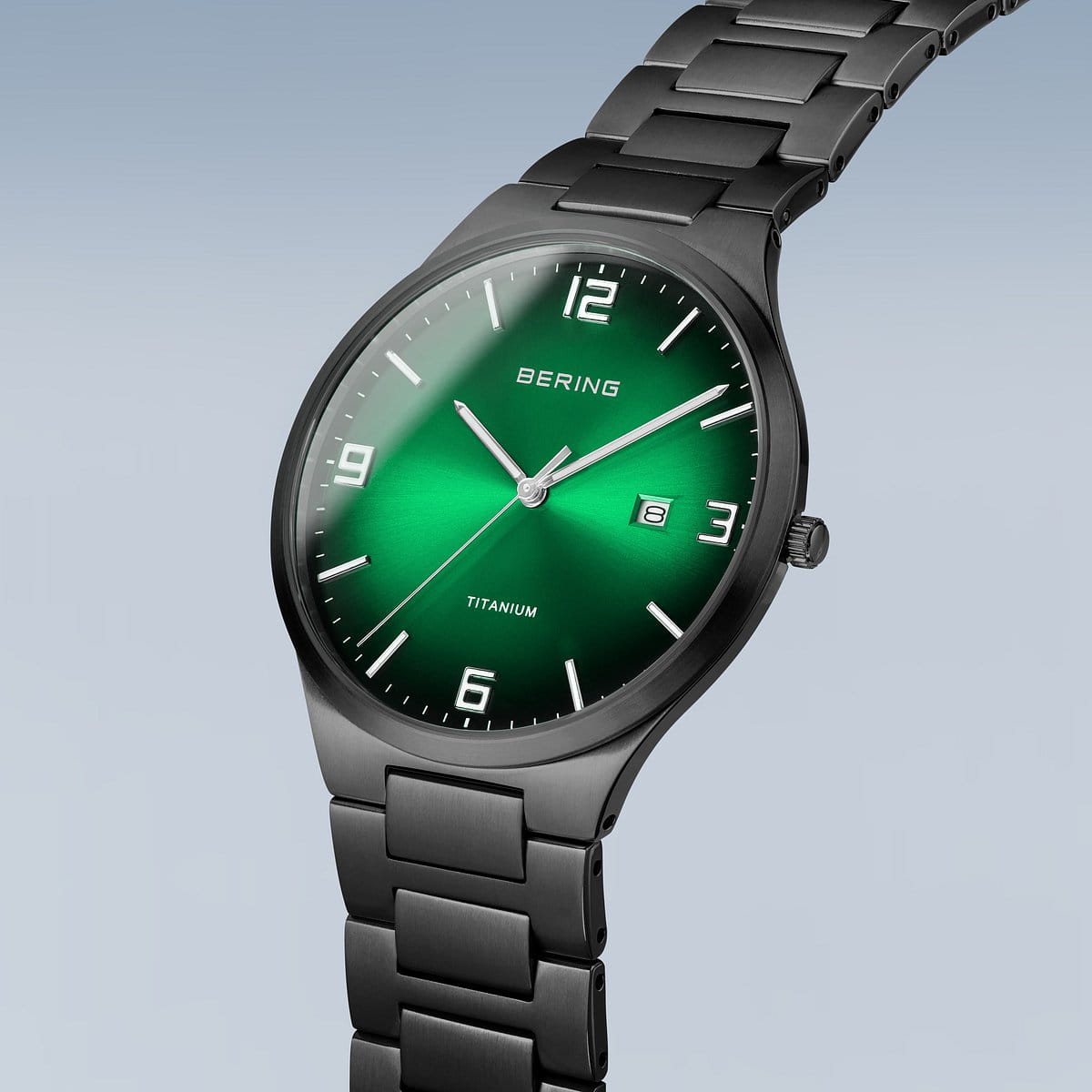 Bering Titan Herrenuhr | Gebürstetes Schwarz, 40 mm | 15240-728