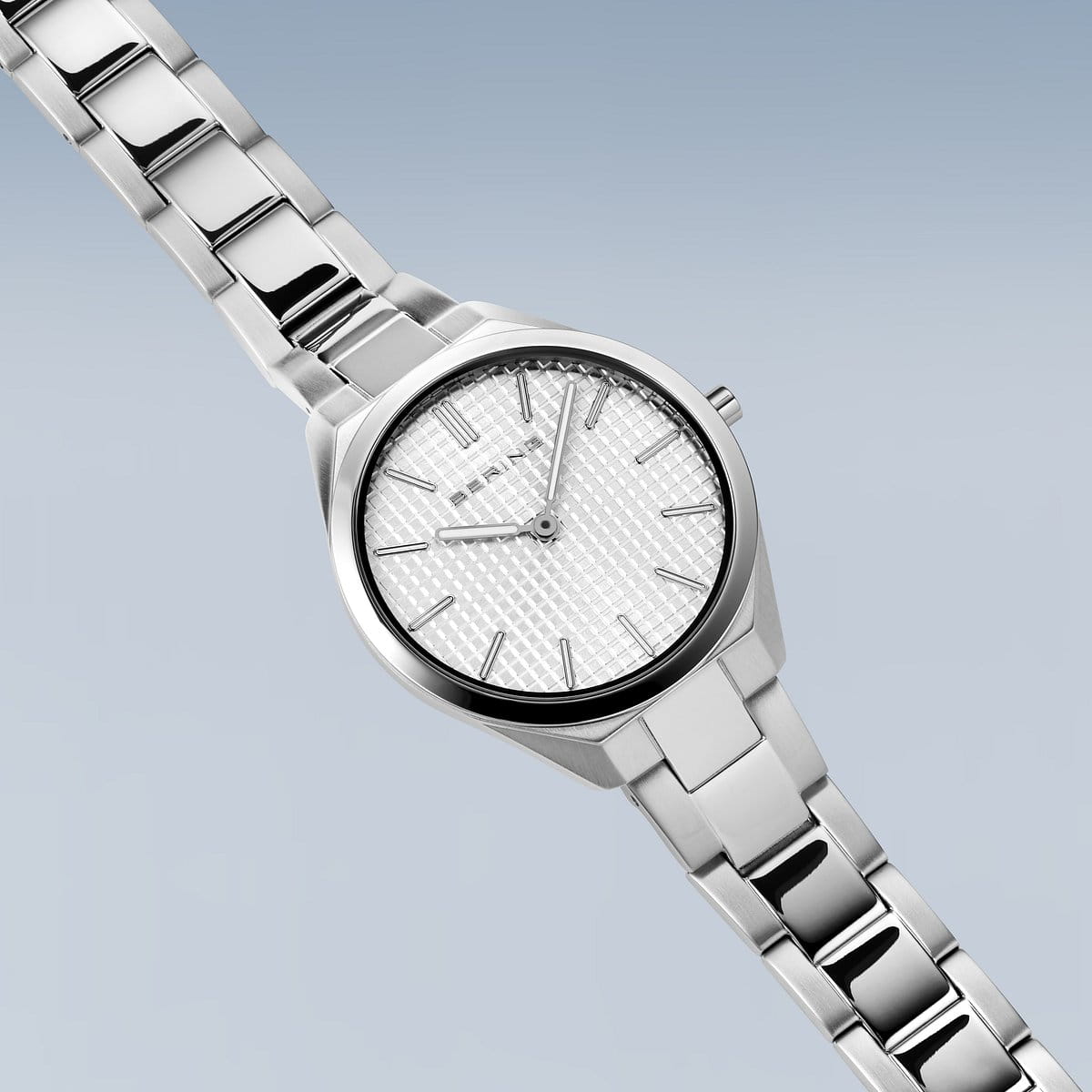 Bering Ultra Slim Damenuhr | Poliertes/Gebürstetes Silber, 31 mm | 17231-700