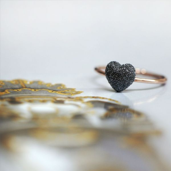 ANELLO 18KT CUORE BOMBATO POLVERE DIAMANTI CROMO - ANCUBK