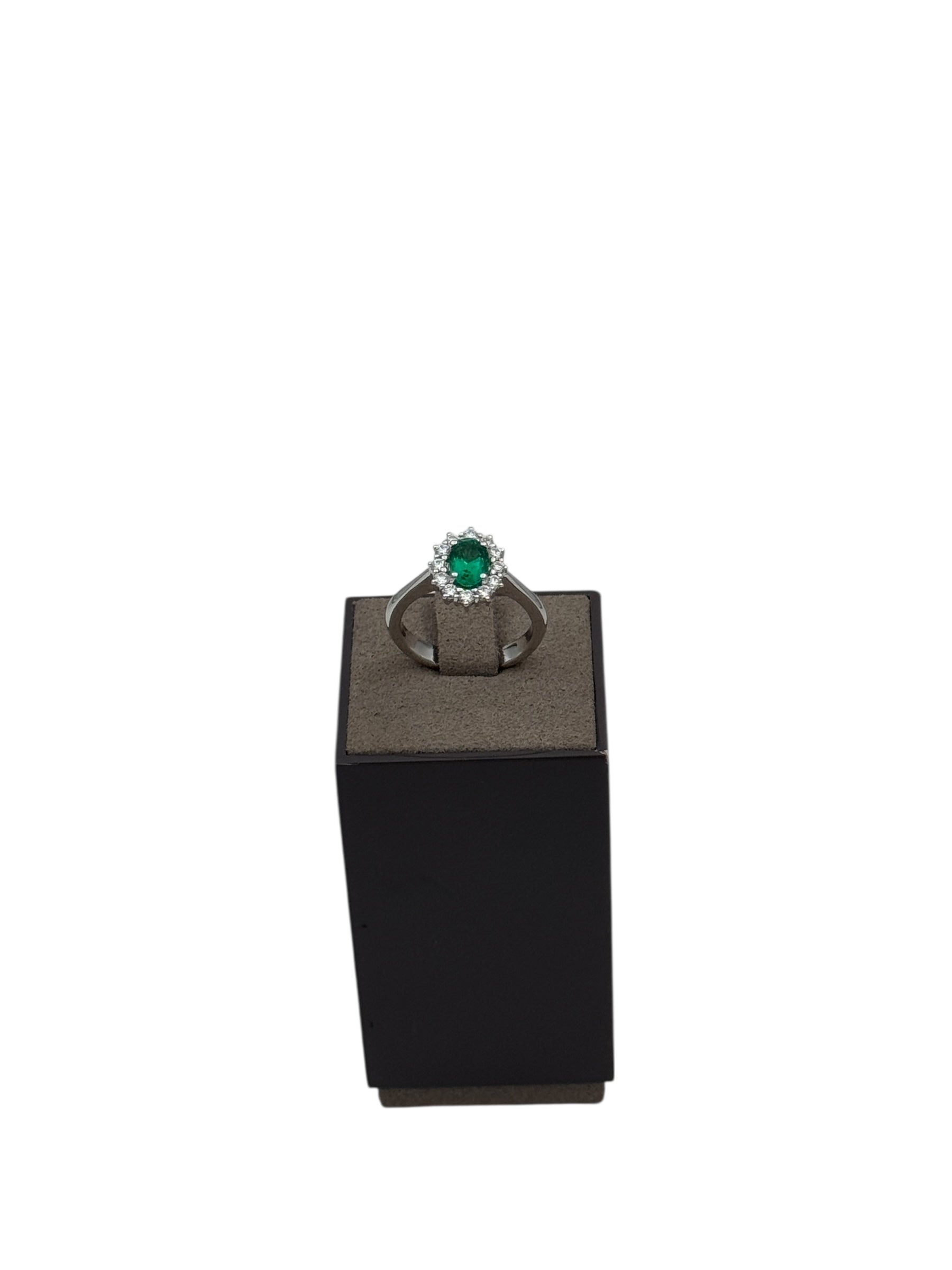 Anello Giorgio Visconti in oro bianco, giro di diamanti e smeraldo centrale, 0.84ct di smeraldo - AB17142BS