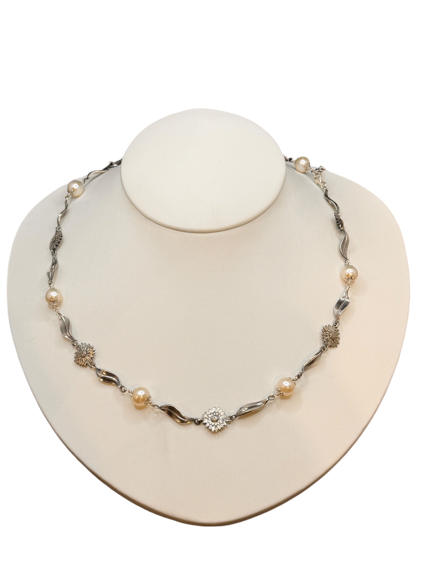 LABRIOLA Süßwasser-Gänseblümchen-Perlenkette in Silber – 2246