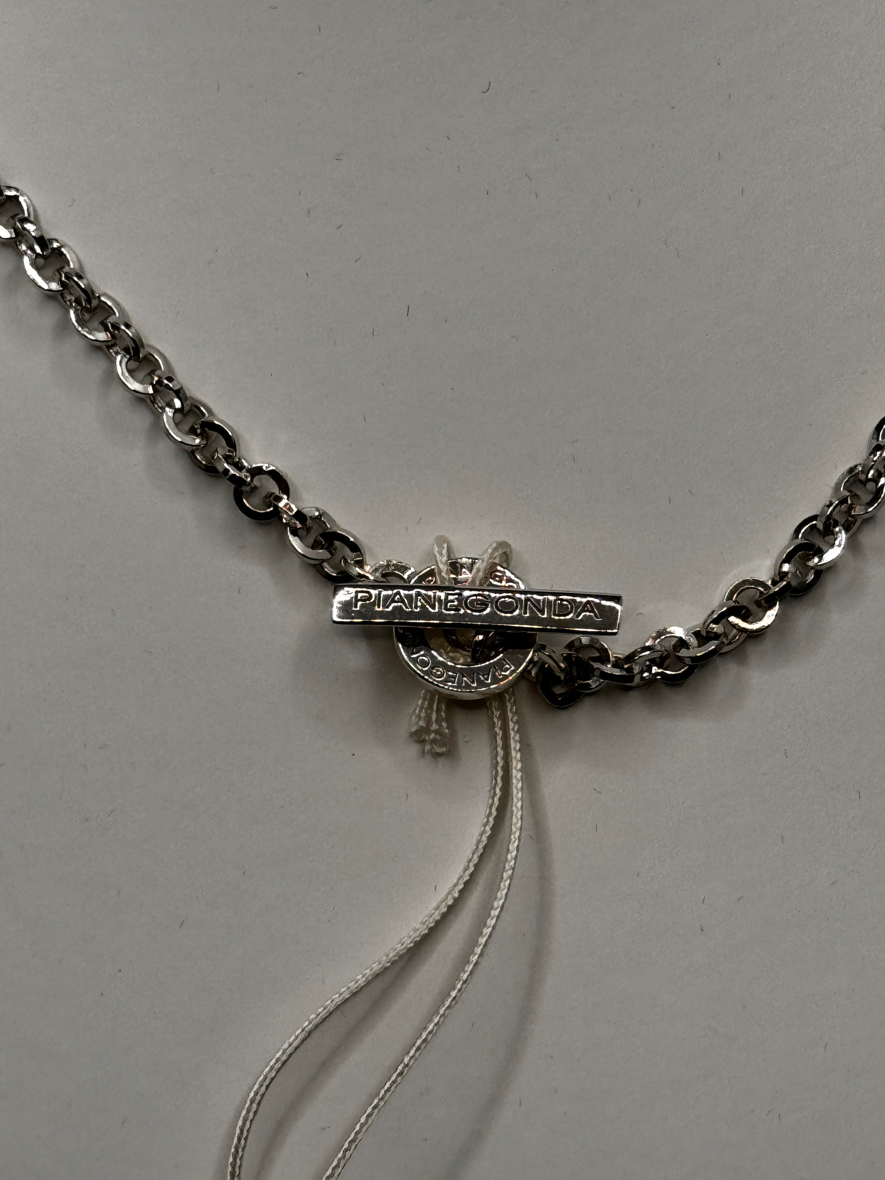 Pianegonda-Silberhalsband mit blauem Saphirpavé-Anhänger, Glittering Love-Kollektion – CA011162