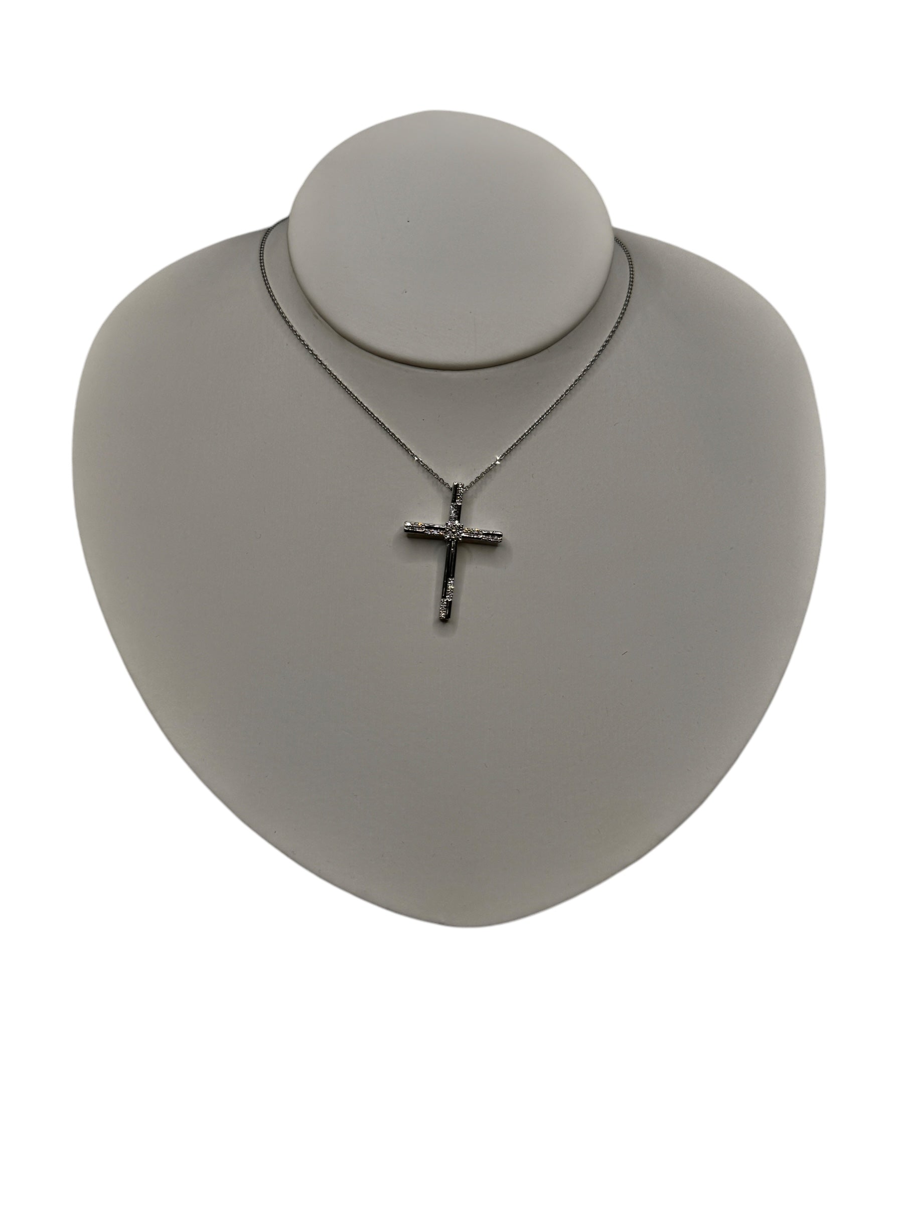 Halsband mit Kreuz und Diamant aus Weißgold, 0,22 ct – GBX39914