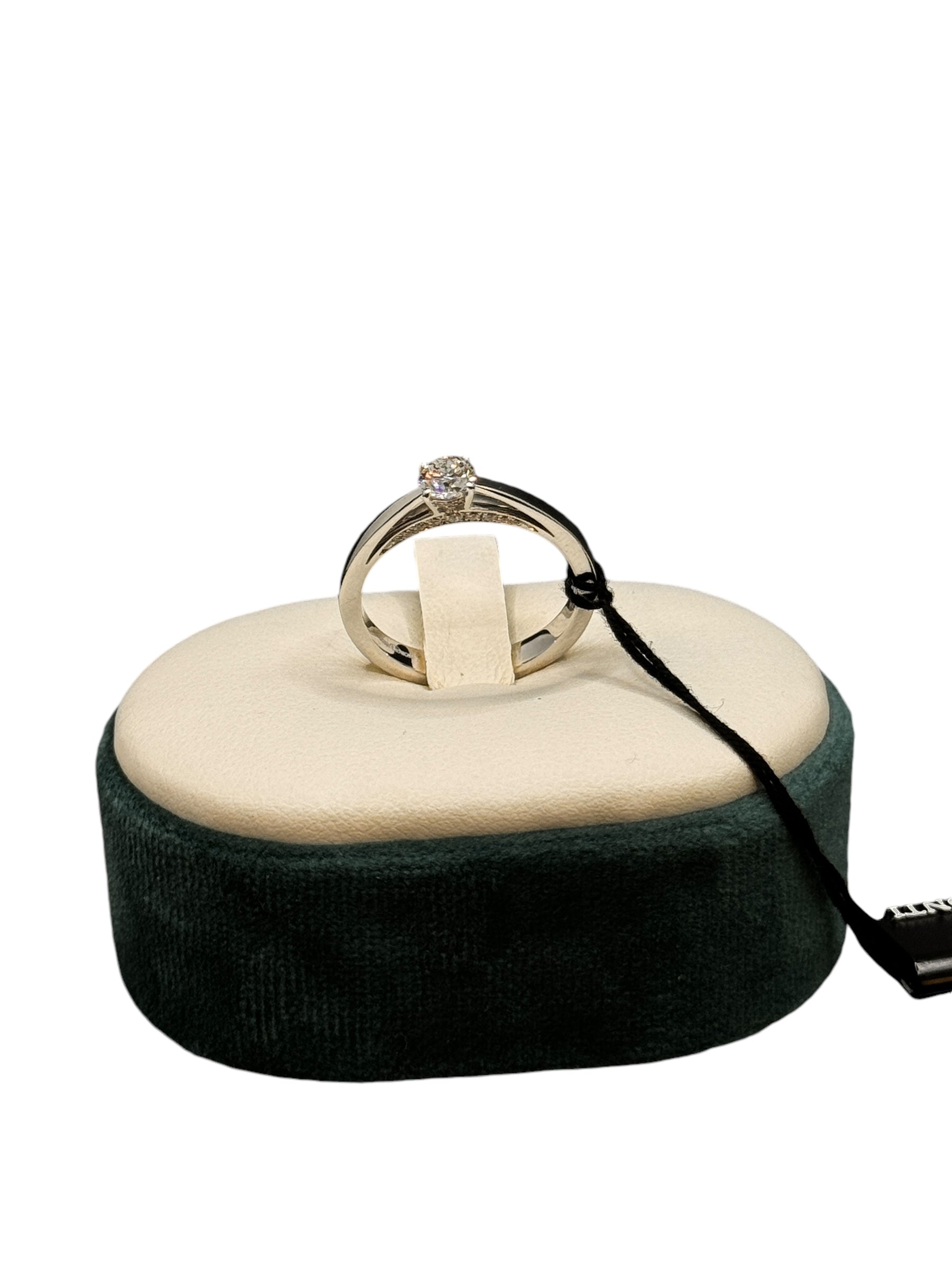 Solitärring aus Weißgold mit 0,41 ct Diamant – AB16606F