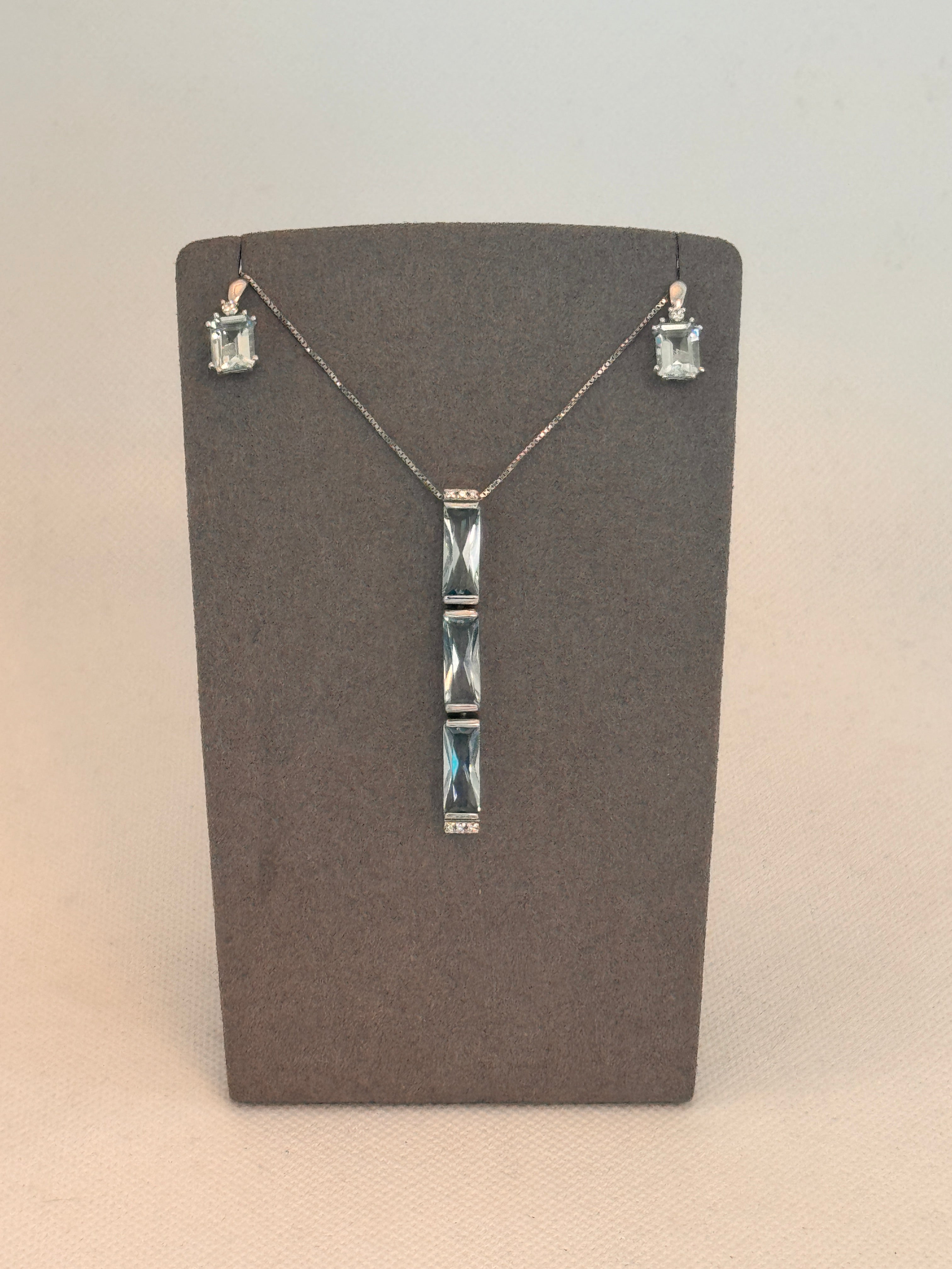 Damen-Goldohrringe aus Weißgold, Diamanten und Aquamarin, 0,08 ct – DAOF0329.008