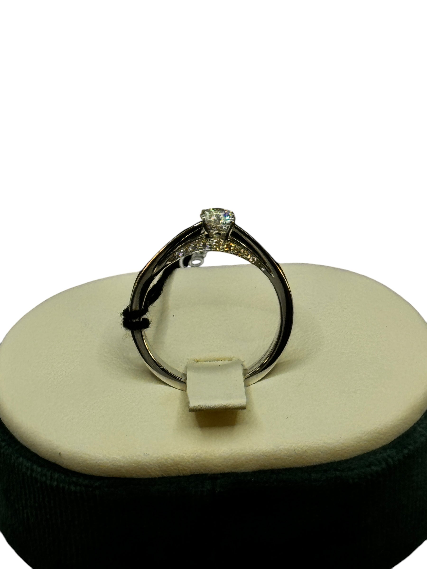 Solitärring aus Weißgold mit 0,41 ct Diamant – AB16606F