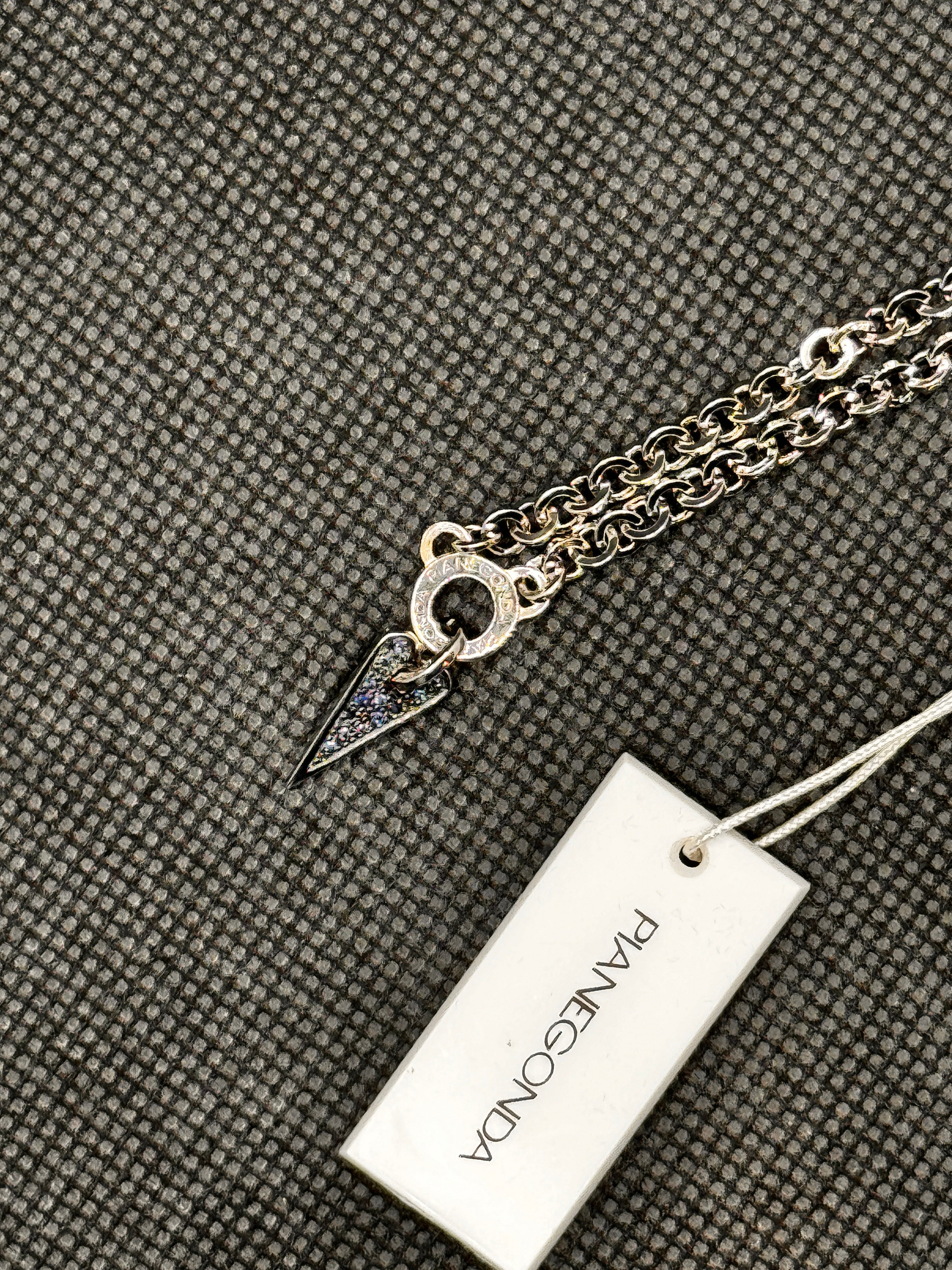 Pianegonda-Silberhalsband mit blauem Saphirpavé-Anhänger, Glittering Love-Kollektion – CA011162
