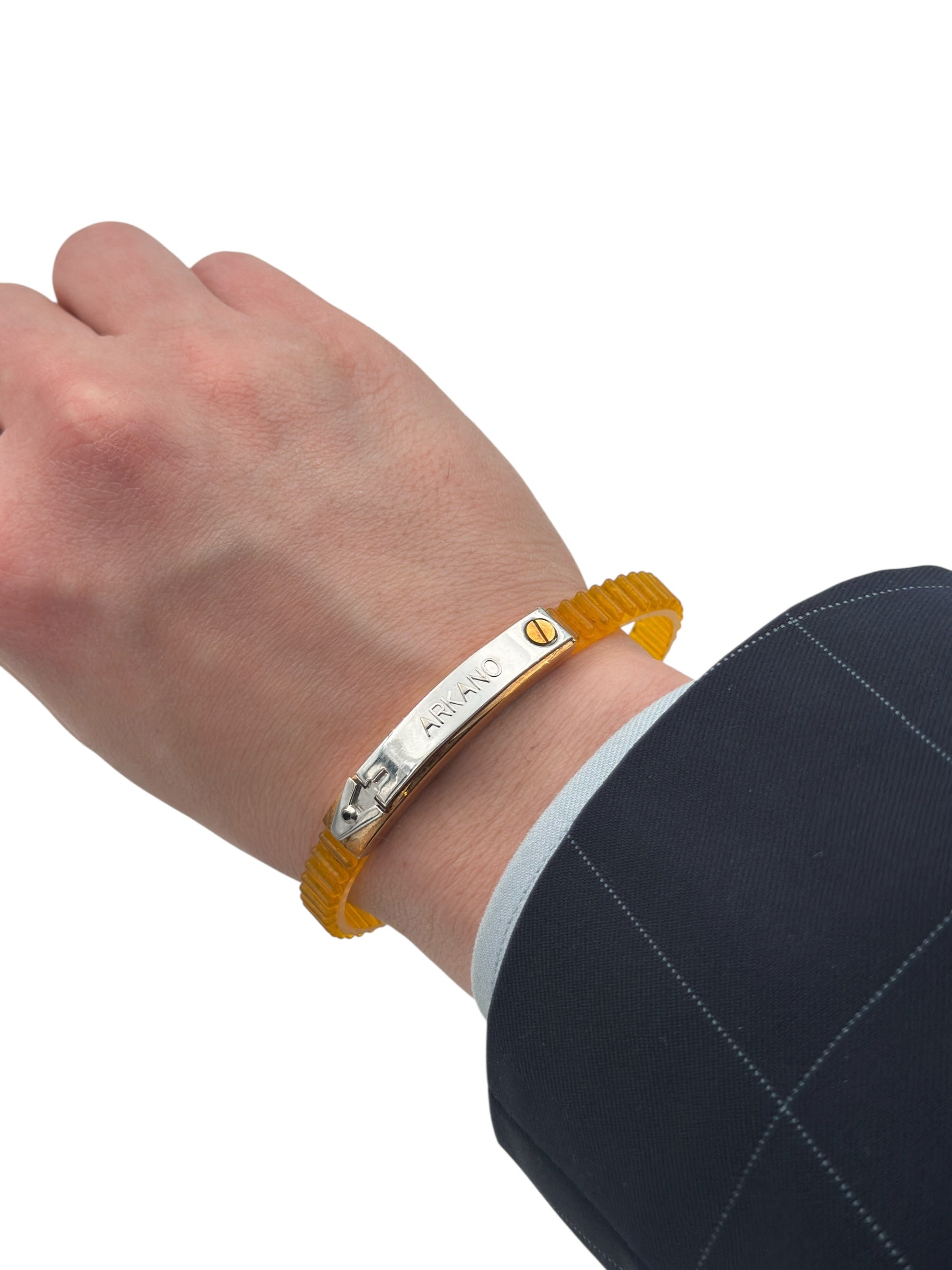 Bracciale Arkano in caucciù, colore giallo, e acicaio 316L, con placchetta centrale rivestita di oro rosa 18kt - BRIAT1 N