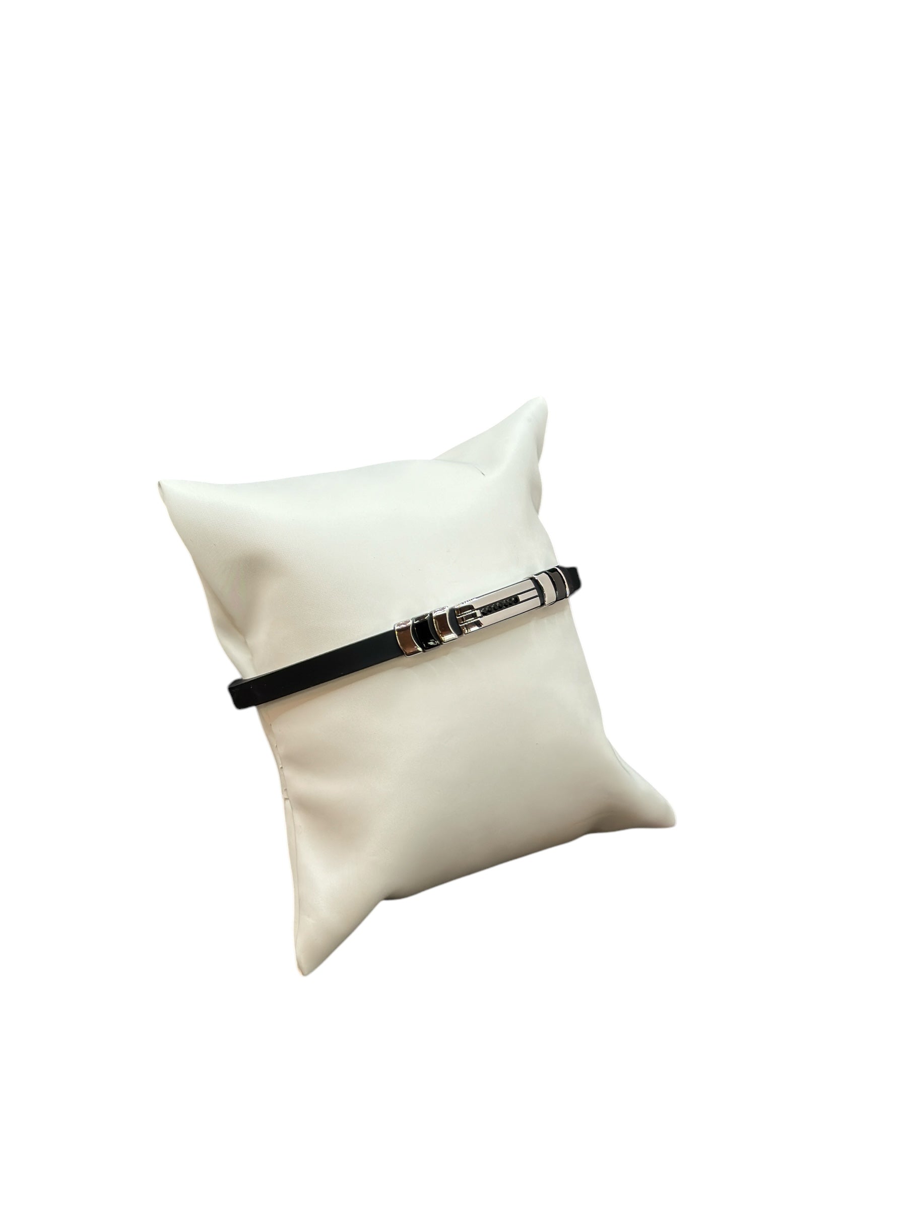 Zancan Herrenarmband aus schwarzem Kautschuk und zentraler Stahlplatte mit schwarzem Zirkonia – EHB428