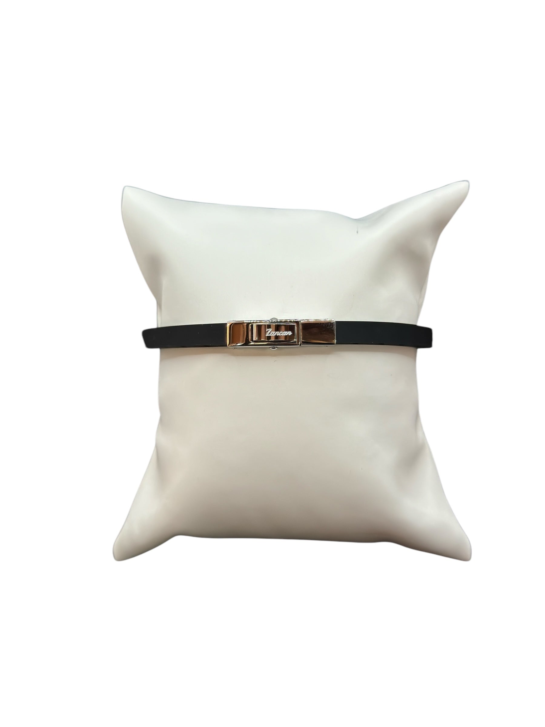 Zancan Herrenarmband aus schwarzem Kautschuk und zentraler Stahlplatte mit schwarzem Zirkonia – EHB428
