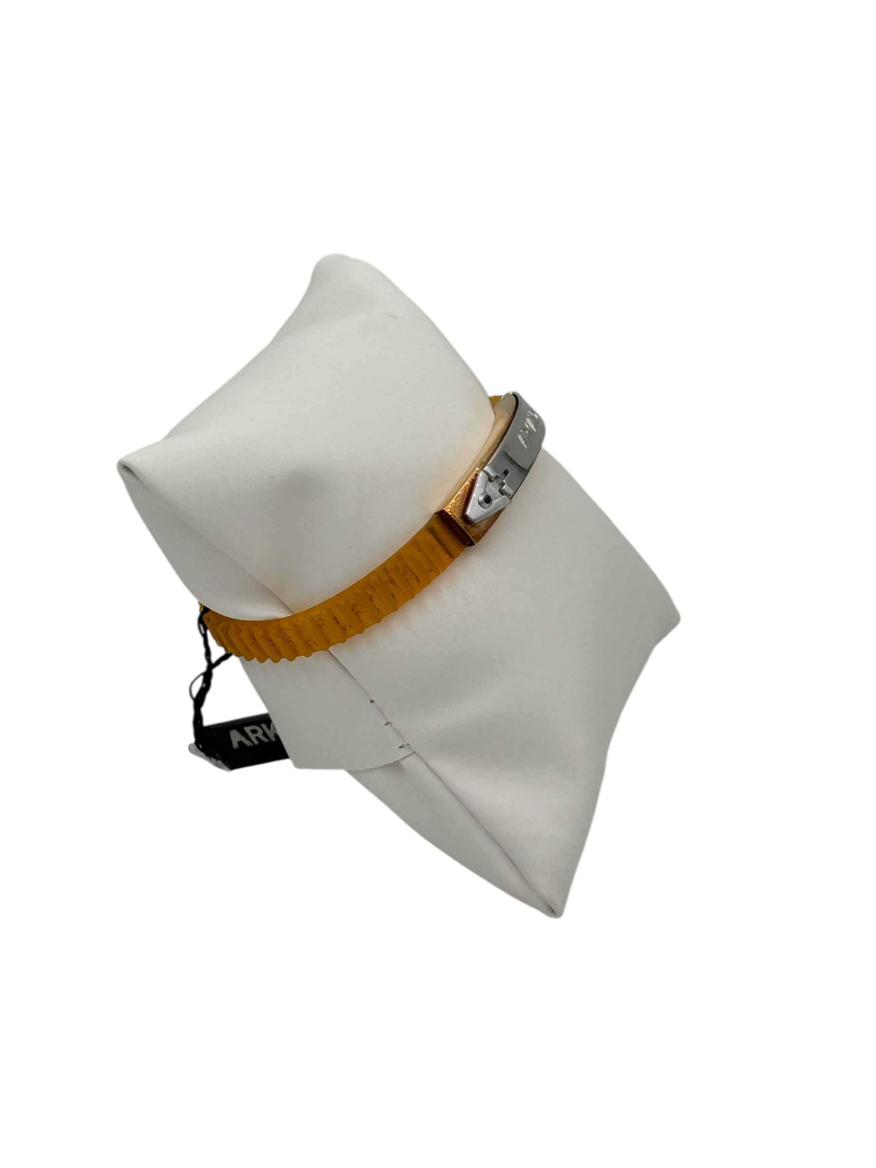 Bracciale Arkano in caucciù, colore giallo, e acicaio 316L, con placchetta centrale rivestita di oro rosa 18kt - BRIAT1 N