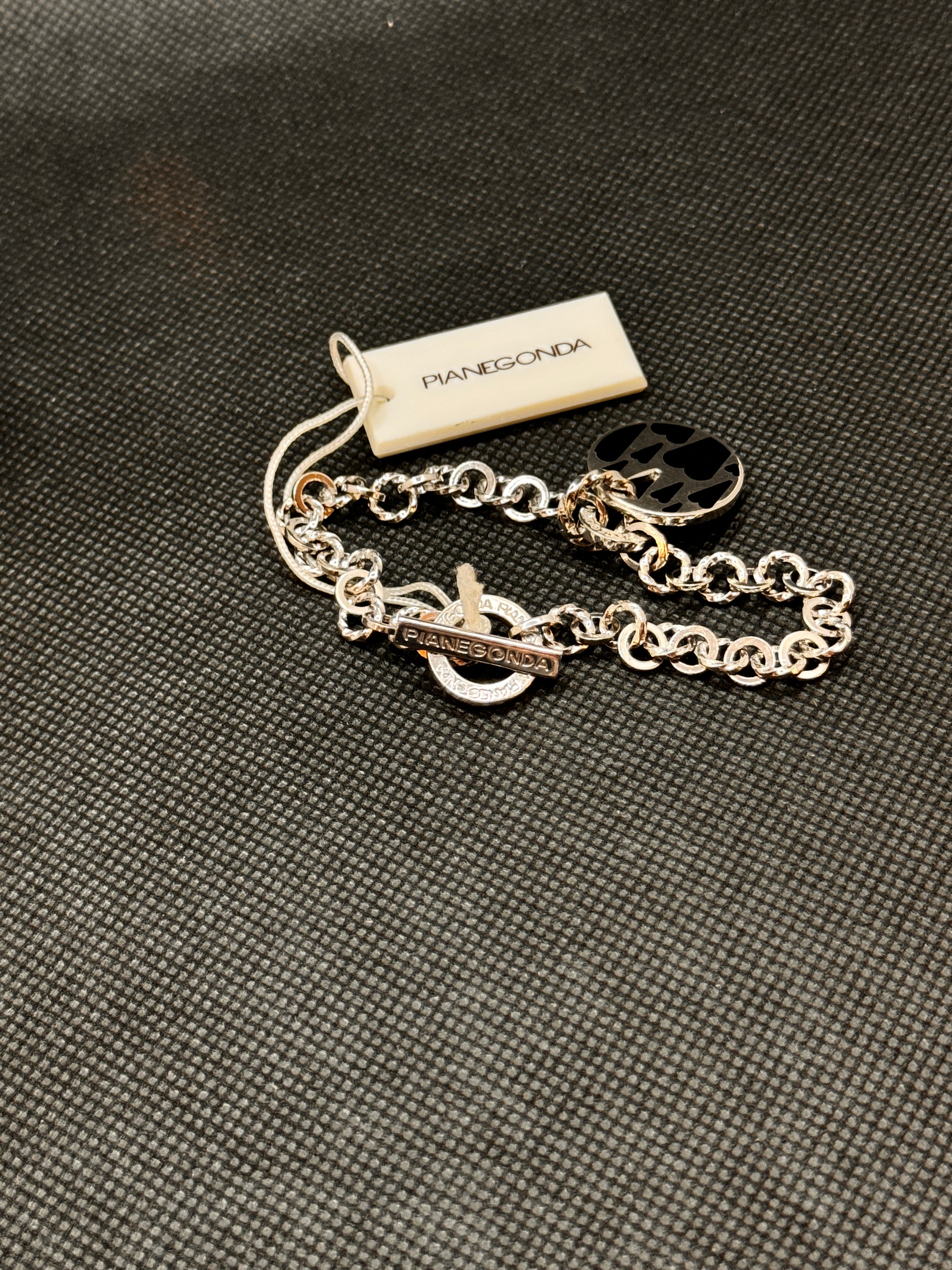 Pianegonda-Silberarmband mit ovalem Silber- und schwarzem Emaille-Anhänger – BA010849
