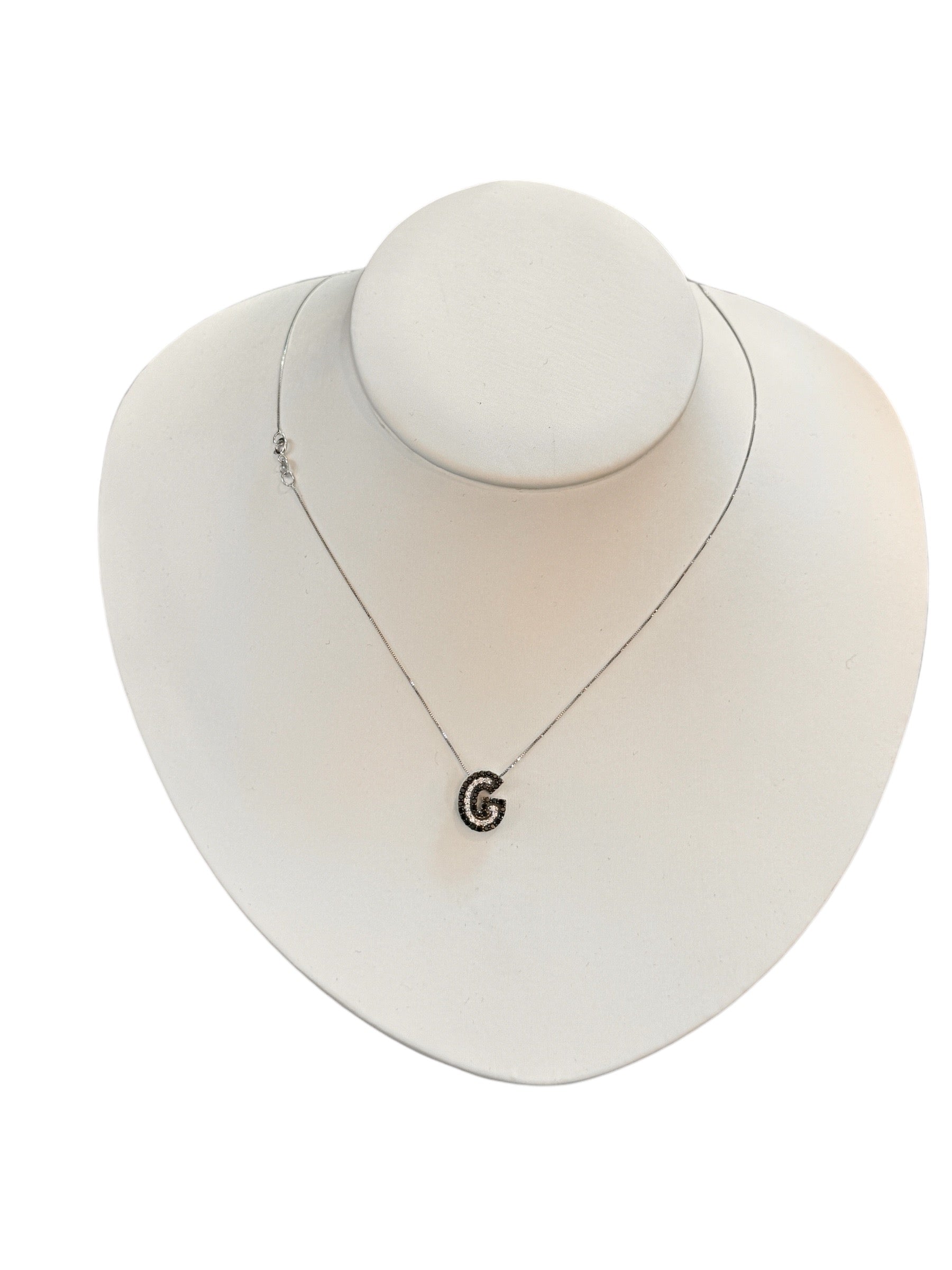 Chimento-Anhänger aus Weißgold, schwarzen Diamanten und weißen Diamanten, Buchstabe G – 82735141