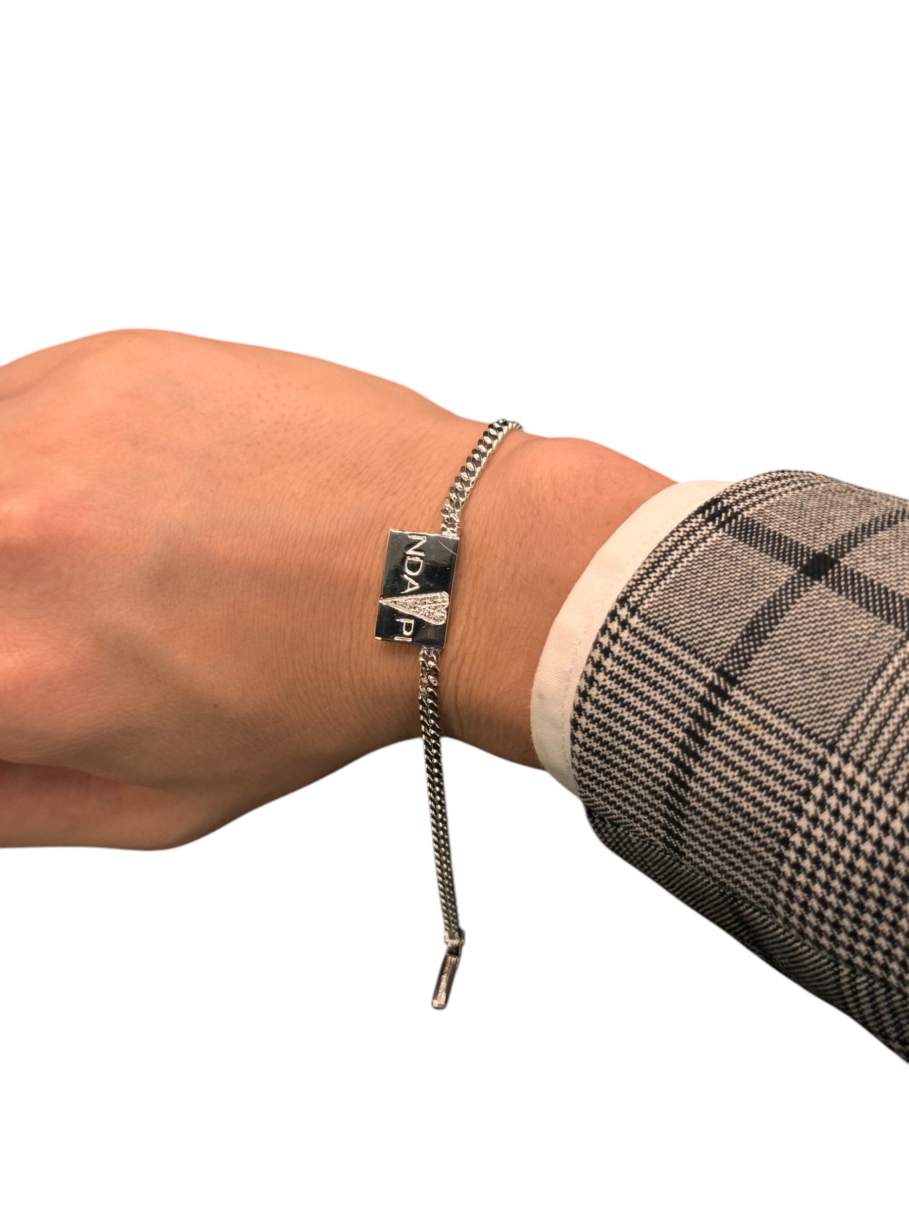 Pianegonda-Silberarmband mit zentraler Plakette und eingraviertem Herz, besetzt mit Diamanten – BA010636
