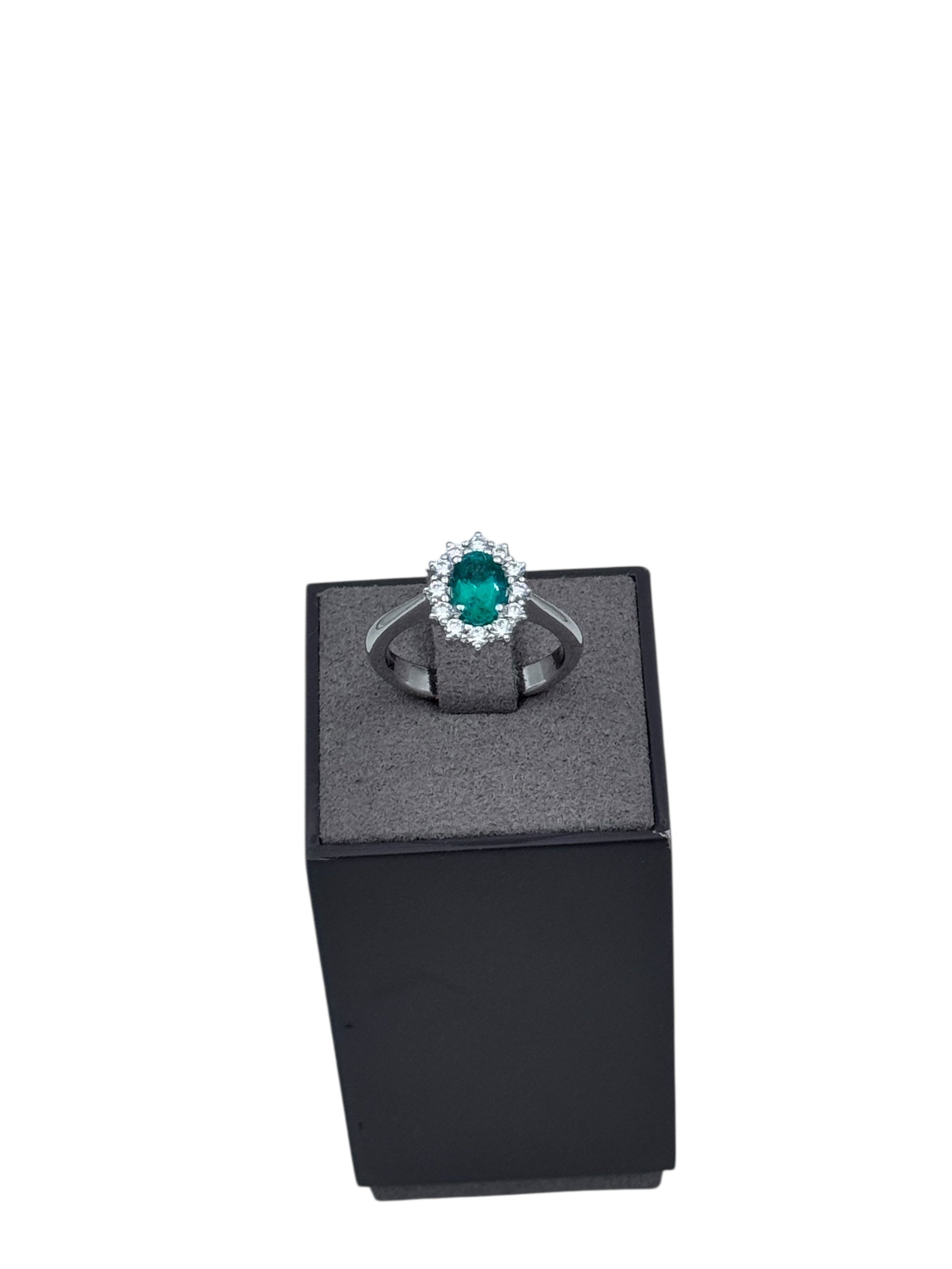 Anello Giorgio Visconti in oro bianco, giro di diamanti e smeraldo centrale, 0.84ct di smeraldo - AB17142BS