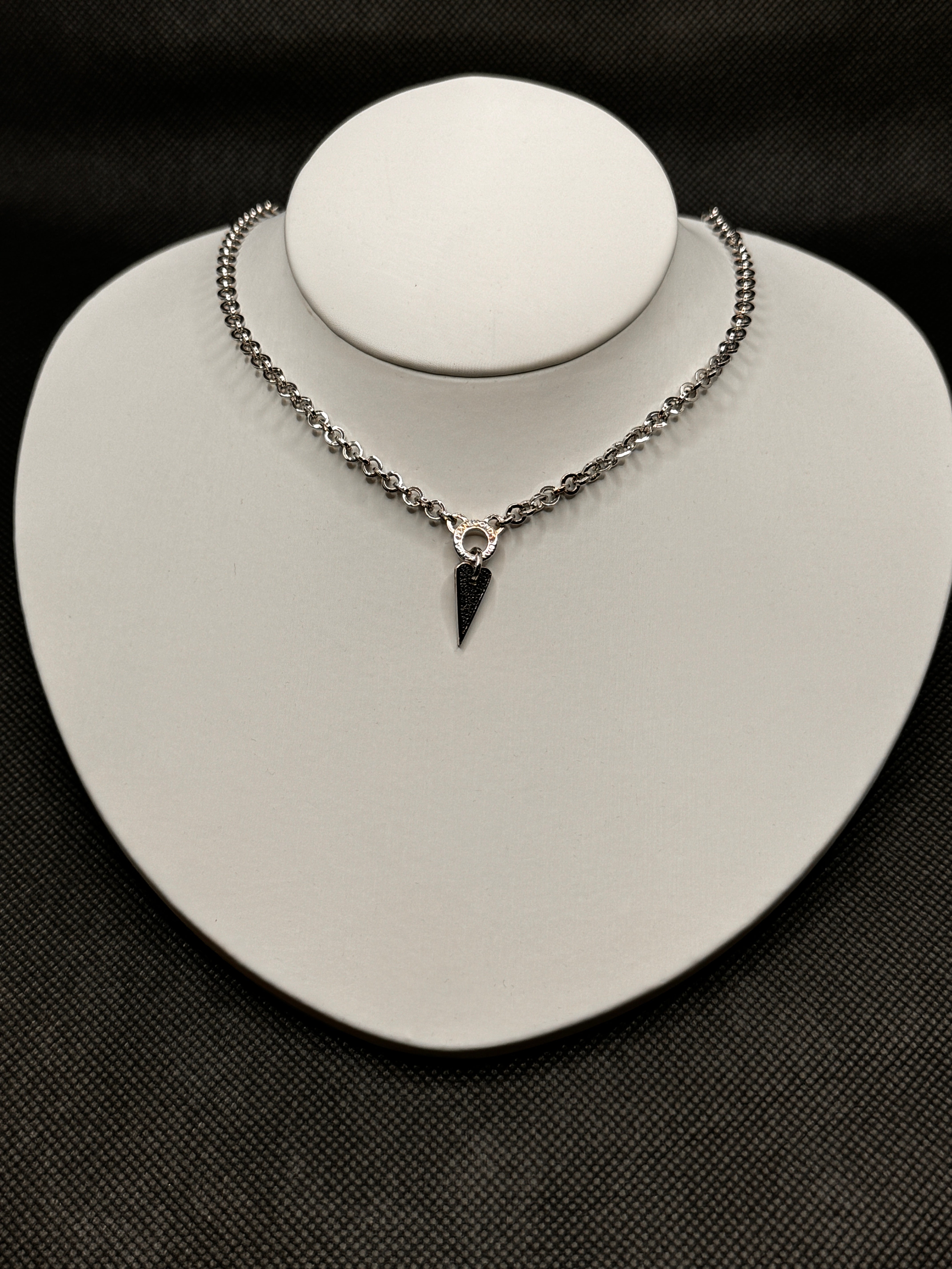 Pianegonda-Silberhalsband mit blauem Saphirpavé-Anhänger, Glittering Love-Kollektion – CA011162