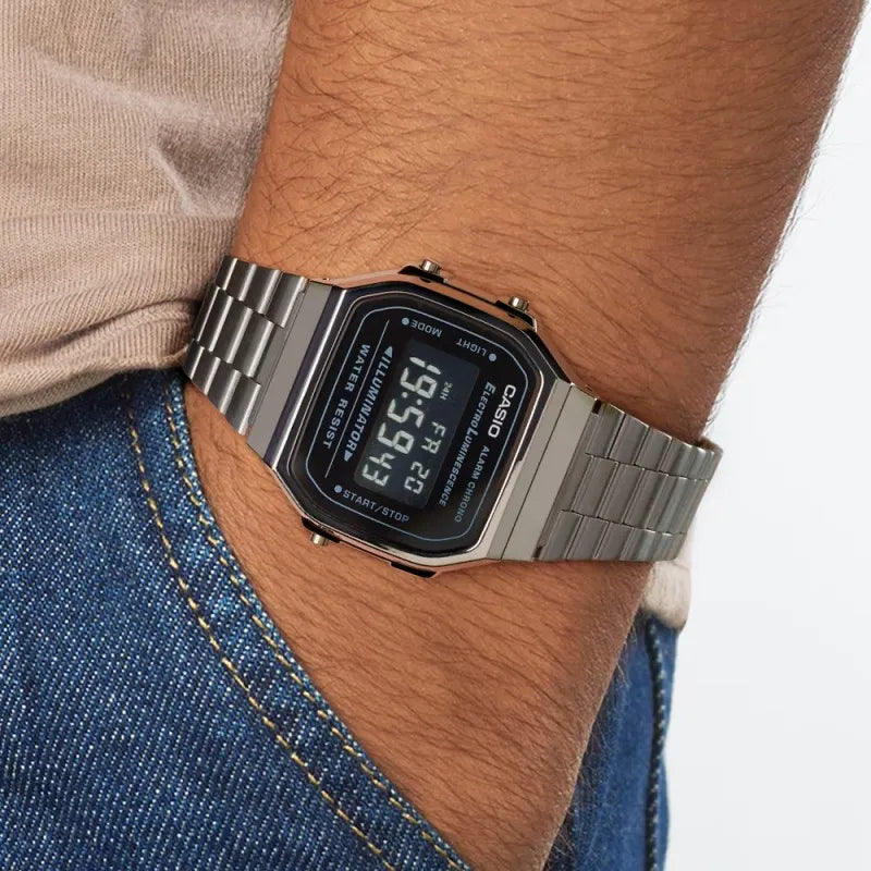Orologio Casio Vintage Iconic, digital con quadrante nero, 36mm - A168WEGG-1BEF
