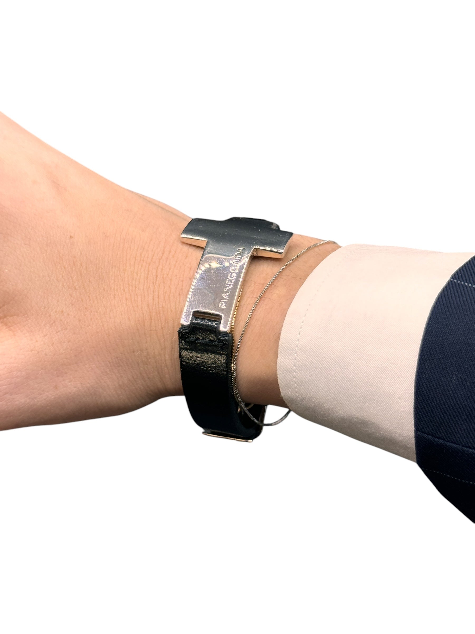 Pianegonda Herrenarmband mit Kalbslederband und silbernem Kreuz – B010429
