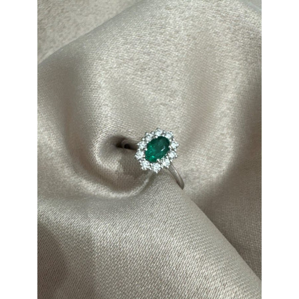 Anello Giorgio Visconti in oro bianco, giro di diamanti e smeraldo centrale, 0.51ct di smeraldo - AB13092AS