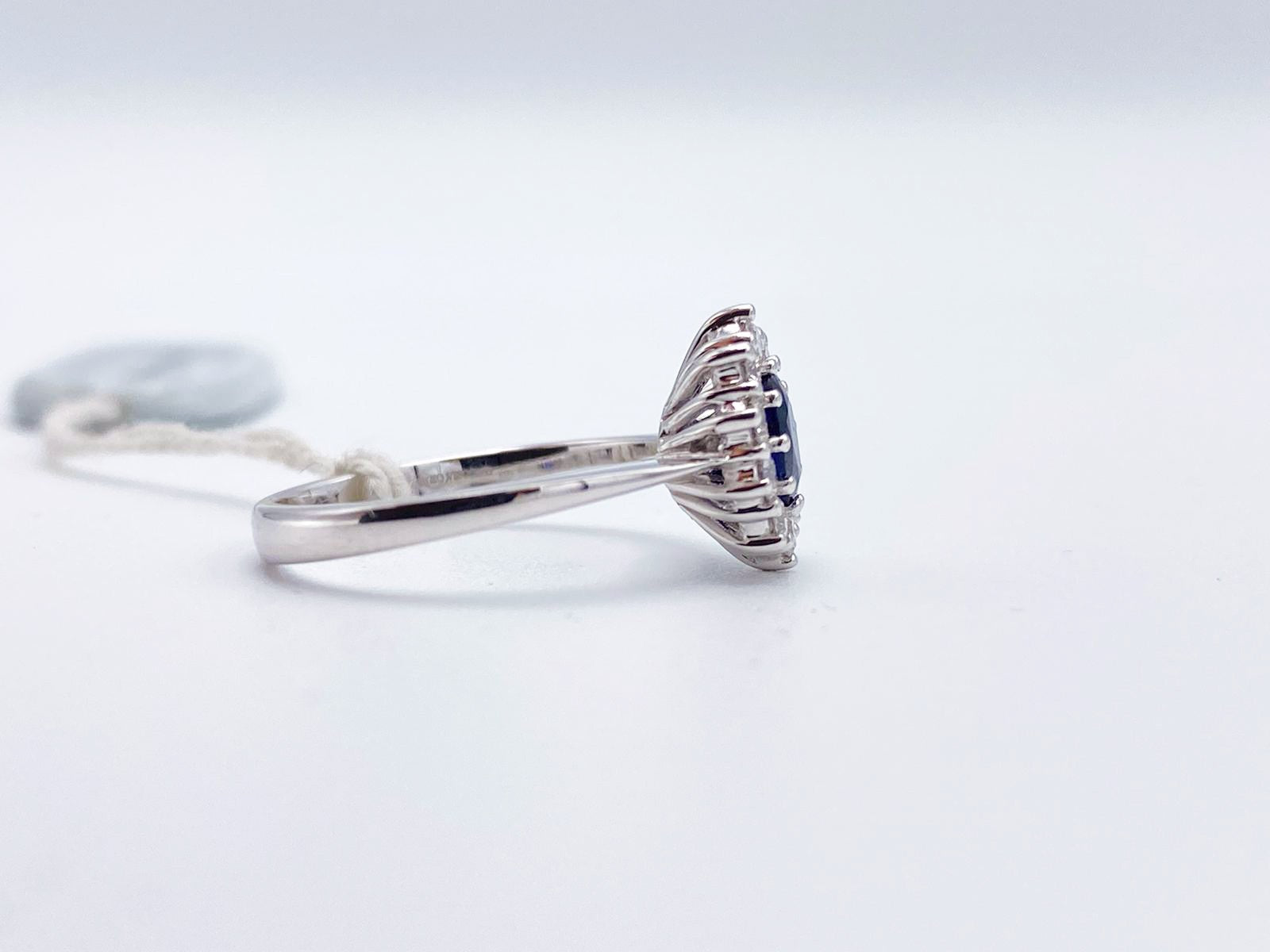 Anello Giorgio Visconti in oro bianco 18kt, diamanti e zaffiro, 0.70ct di zaffiro - AB13092AZ-070