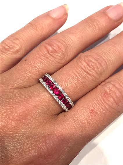 Anello Veretta Giorgio Visconti  binario in oro bianco 18kt, diamanti e fila di rubini centrale, 0.95ct di rubino - ABX14189R