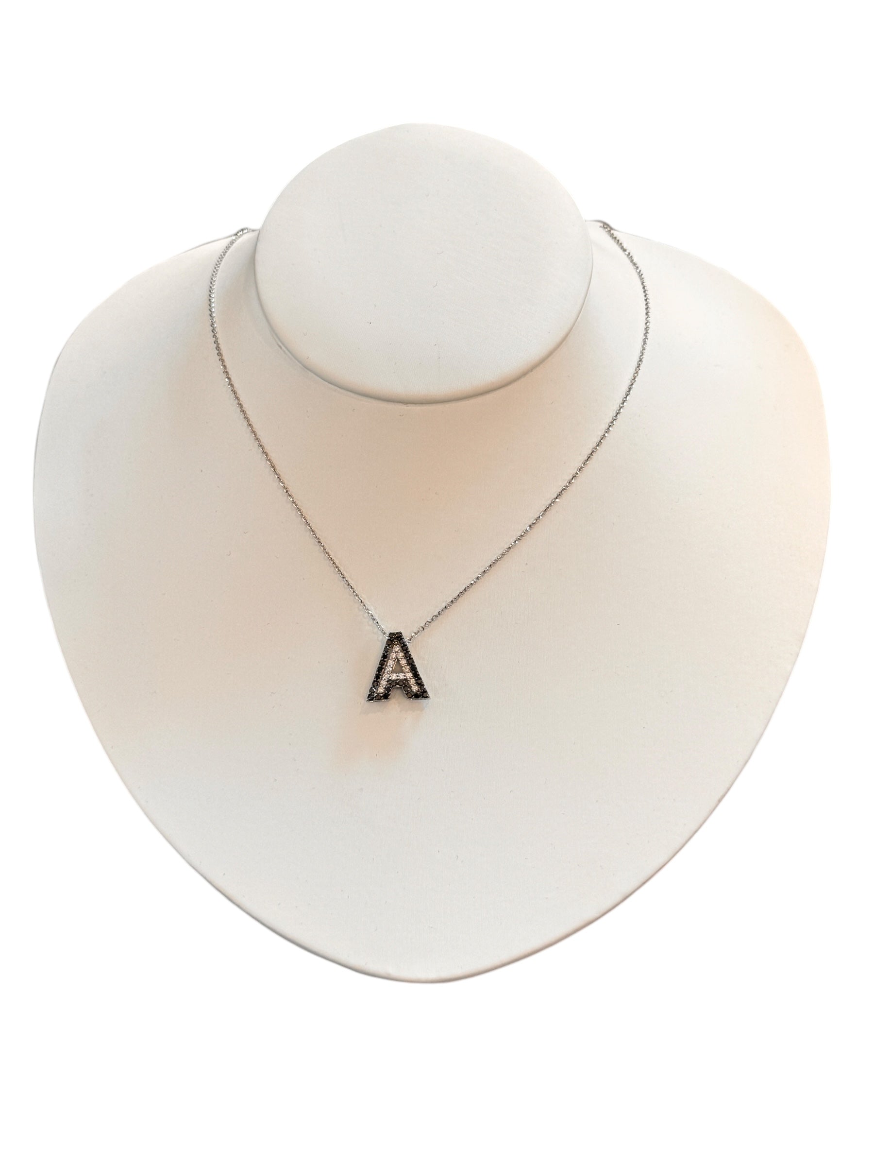 Chimento-Anhänger „Buchstabe A“ aus Weißgold, weißen Diamanten und schwarzen Diamanten – 82734897