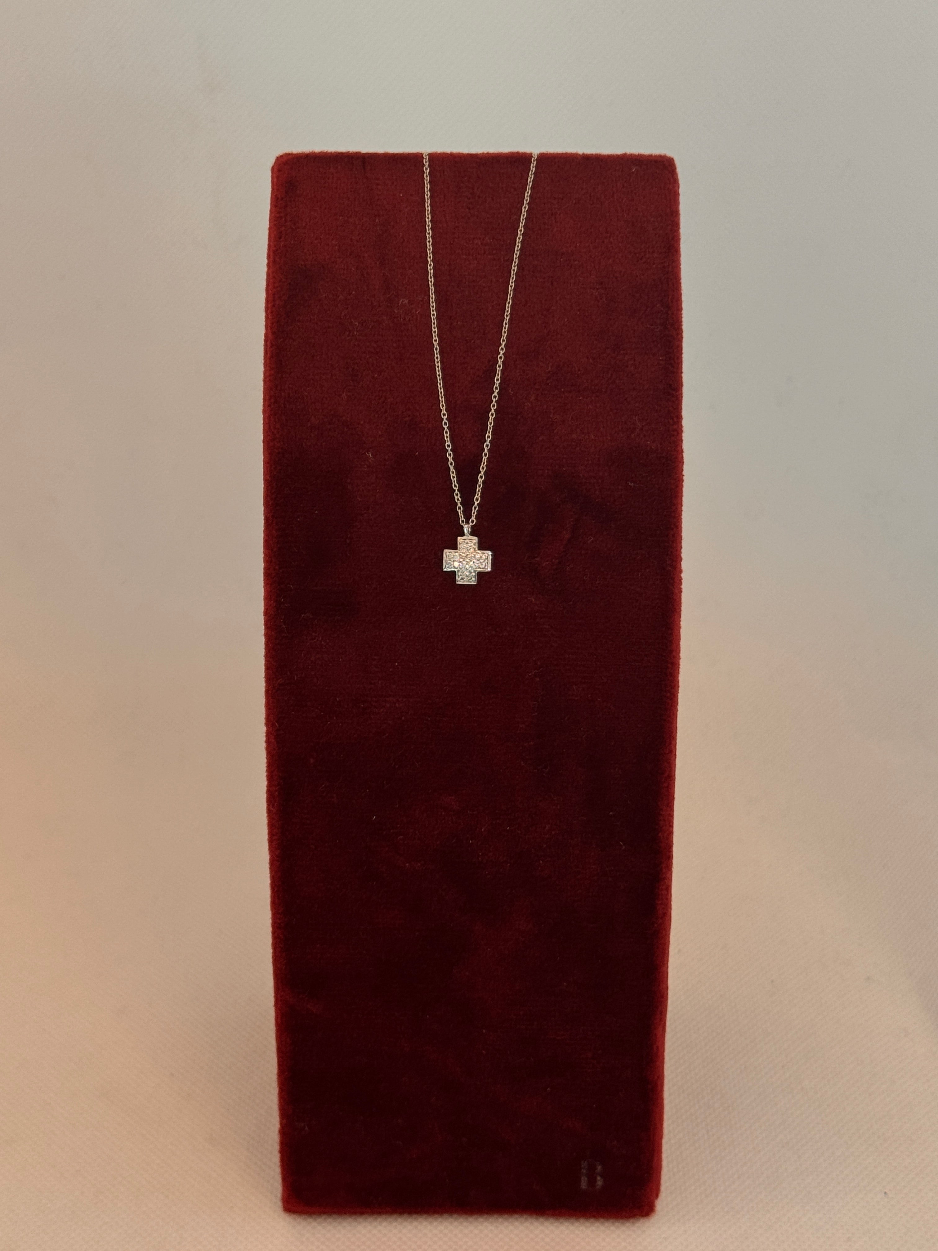 Damen-Kreuzkette aus Weißgold und Diamanten, 0,14 ct – DFPF3420.014