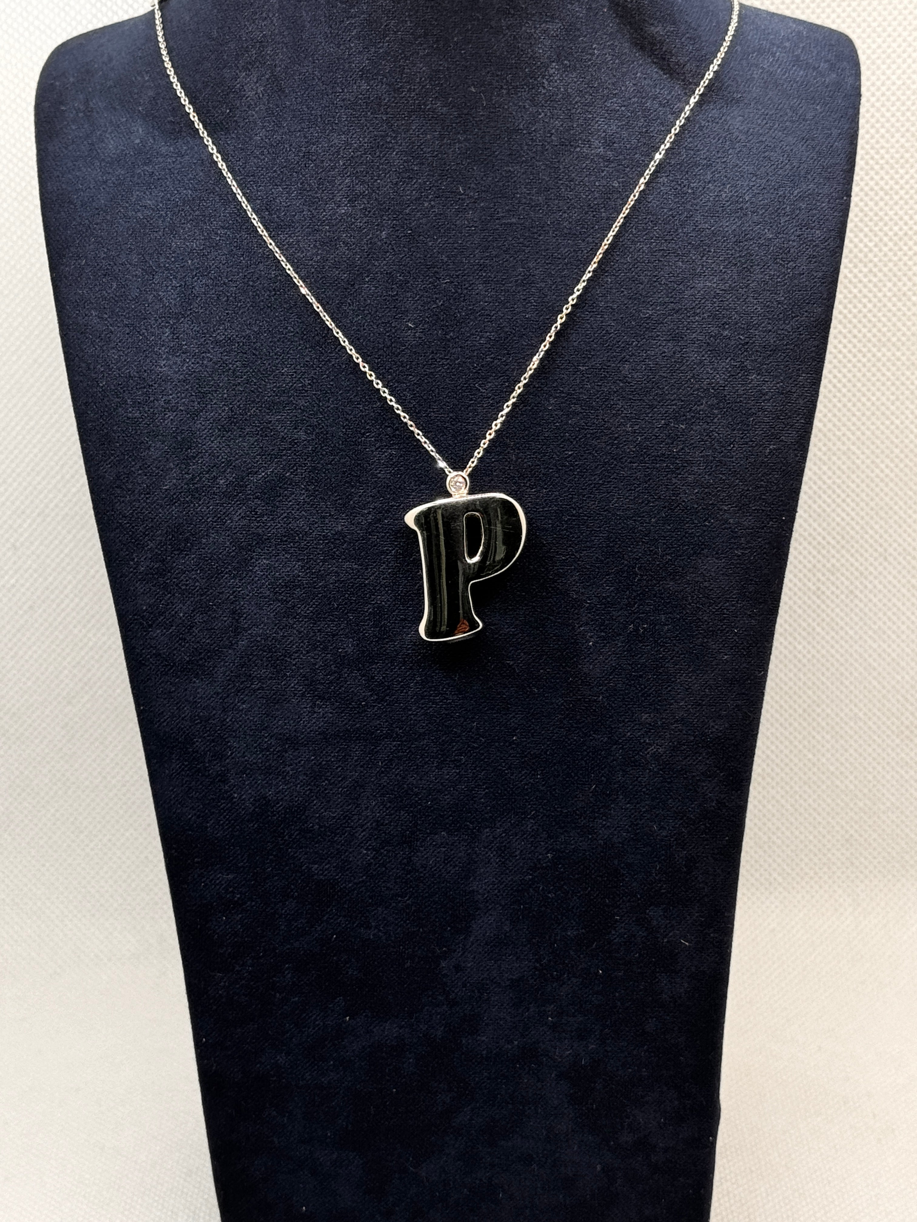 LABRIOLA Halskette aus Weißgold und Diamanten mit dem Buchstaben P, 0,03 ct – LETT.P
