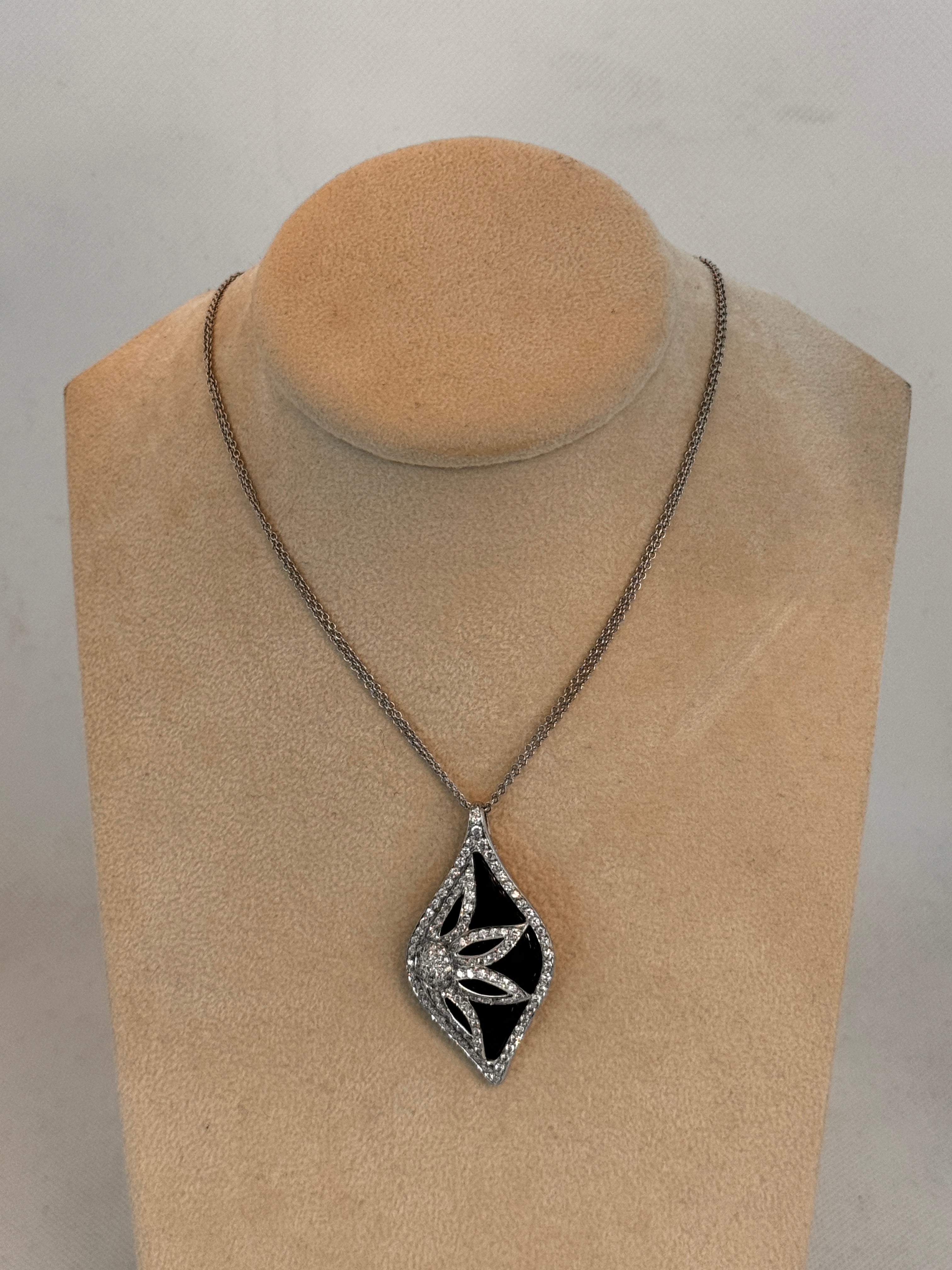 Sesto Senso Halskette aus Weißgold, Diamanten und Onyx, 1,90 ct – CR146/OB