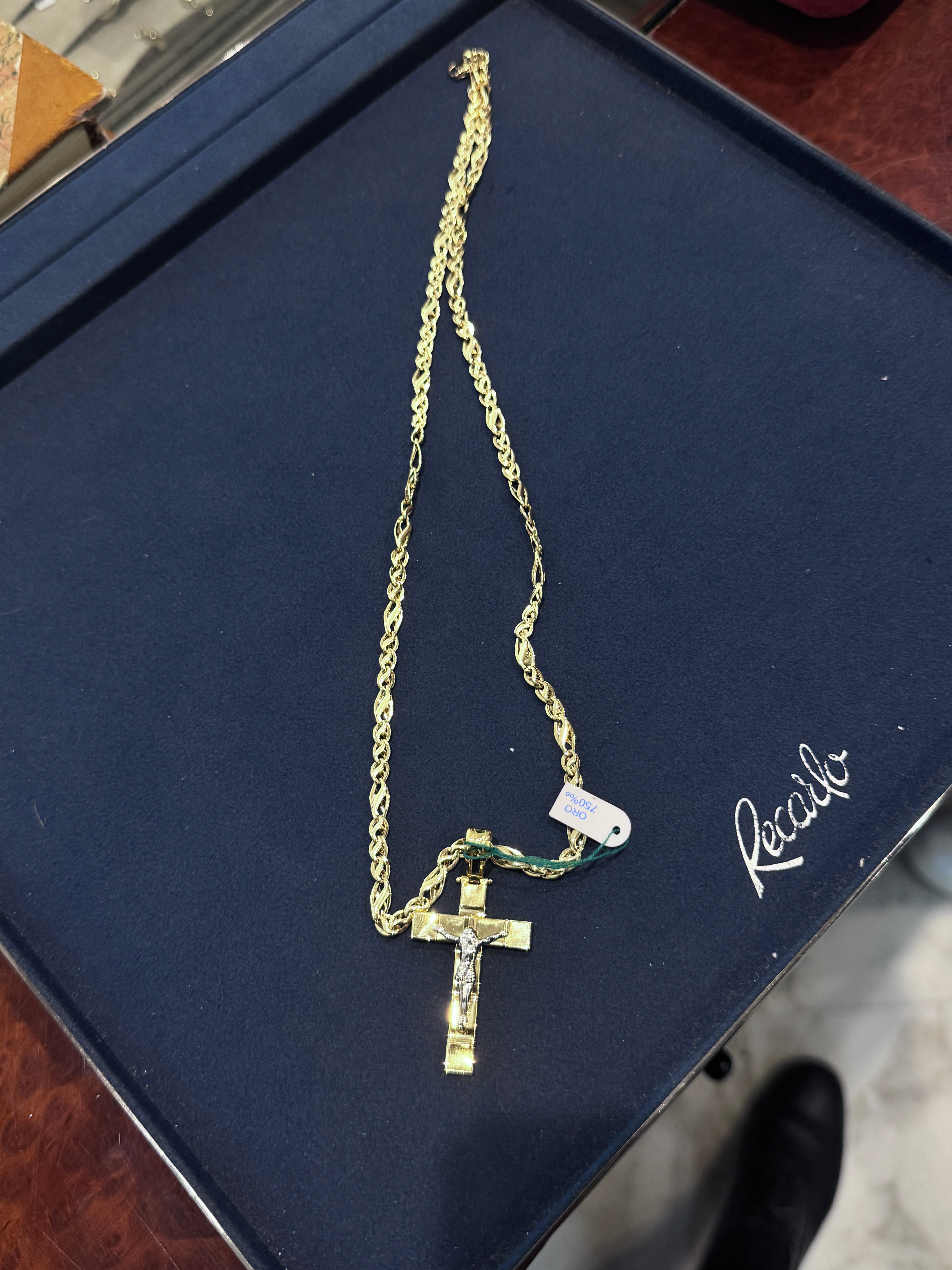 Collana e croce in oro giallo 18kt