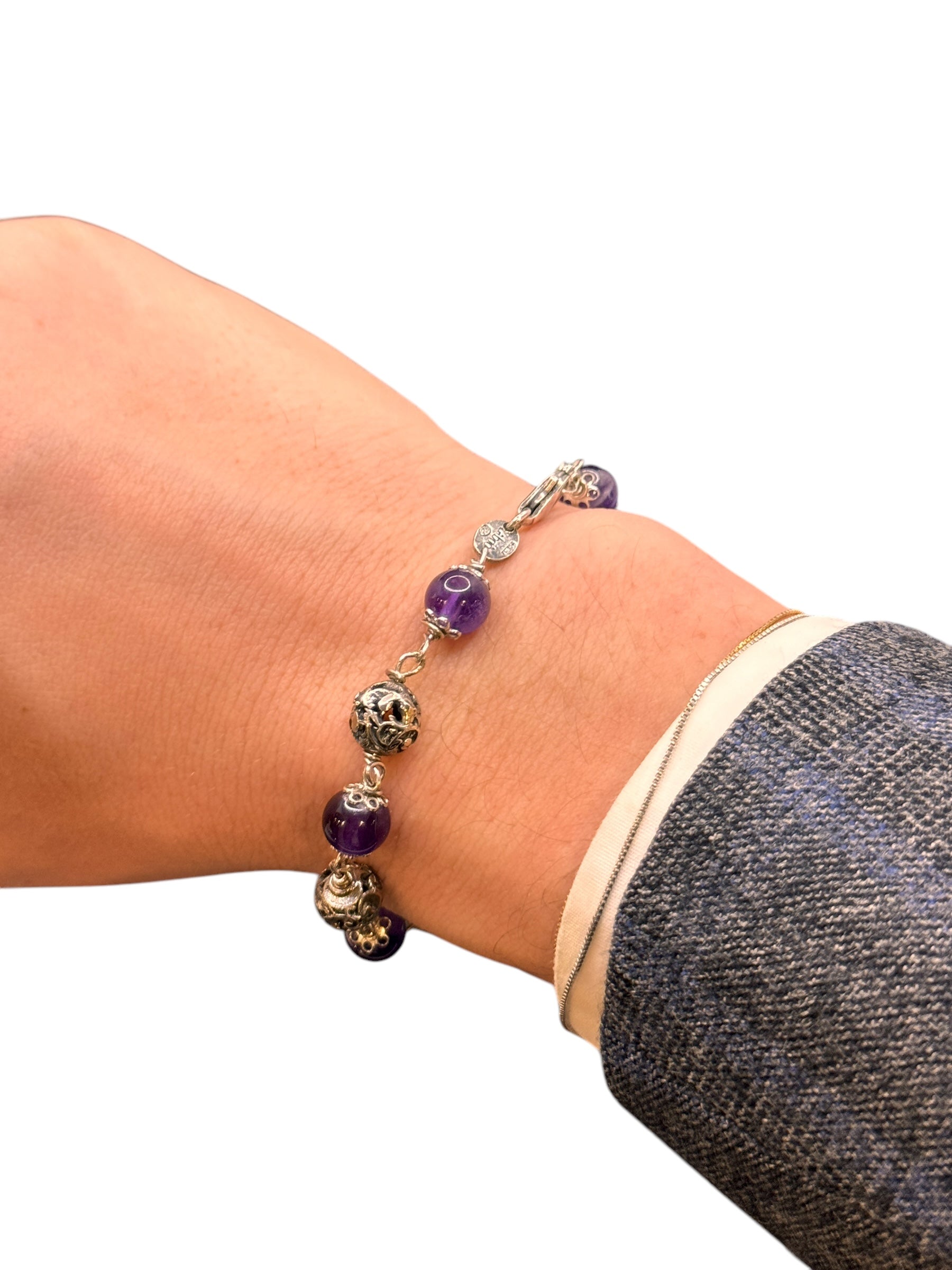LABRIOLA-ARMBAND MIT AMETHYSTKUGELN UND POLIERTEM SILBER - 2108