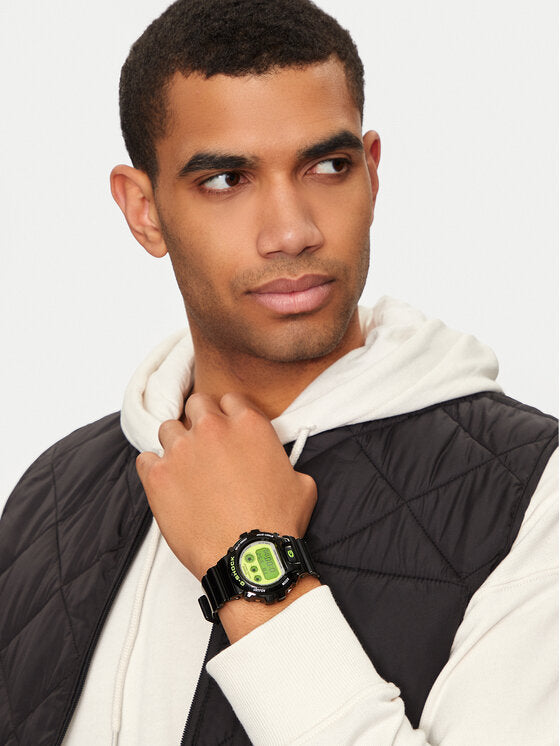 G-SHOCK CLASSIC "VERRÜCKTE FARBE",
DW-6900-SERIE, fluoreszierendes gelbes Zifferblatt, 50 mm – DW-6900RCS-1ER