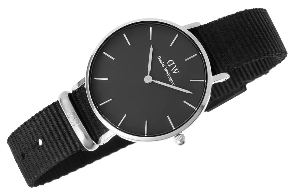 Daniel Wellington Petite Cornwall Schwarz-Silber-Uhr, schwarzes Zifferblatt, 28 mm – DW00100216