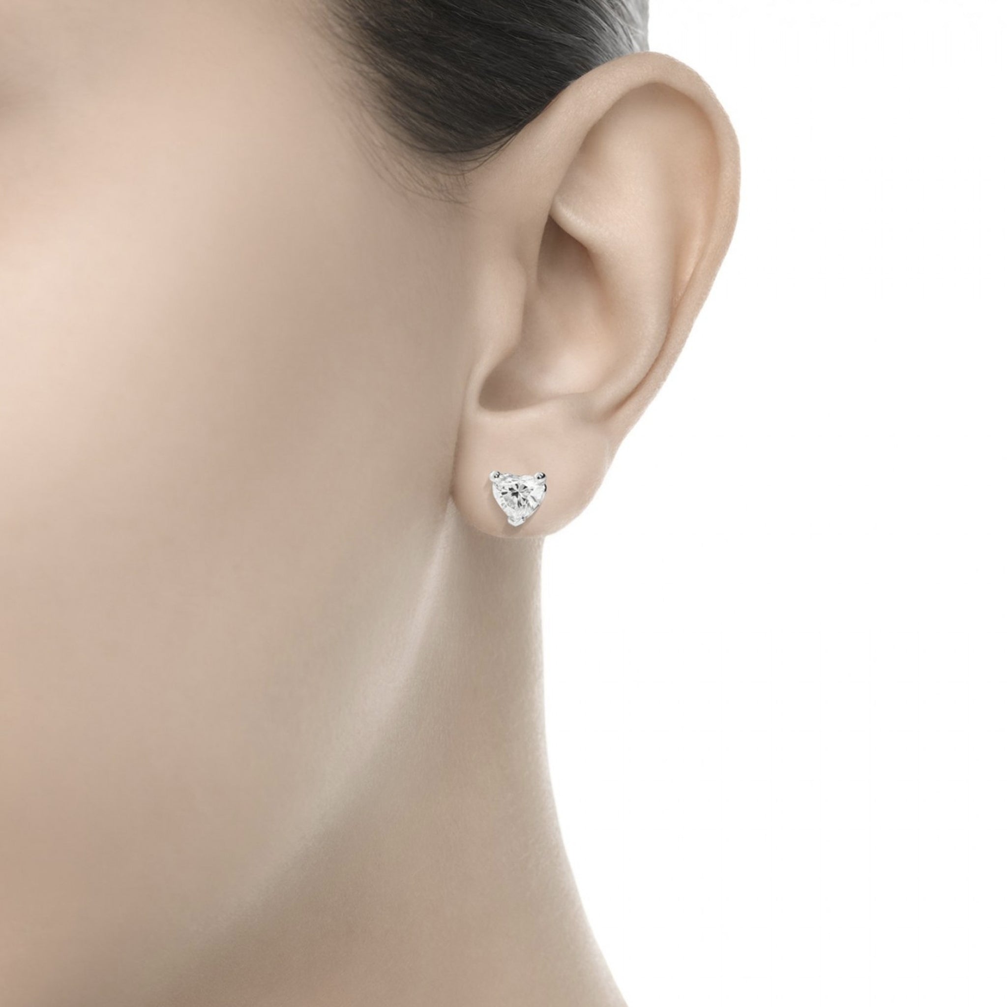 Orecchini punto luce in oro bianco con diamanti taglio cuore, 0.31ct - E67PX001/031
