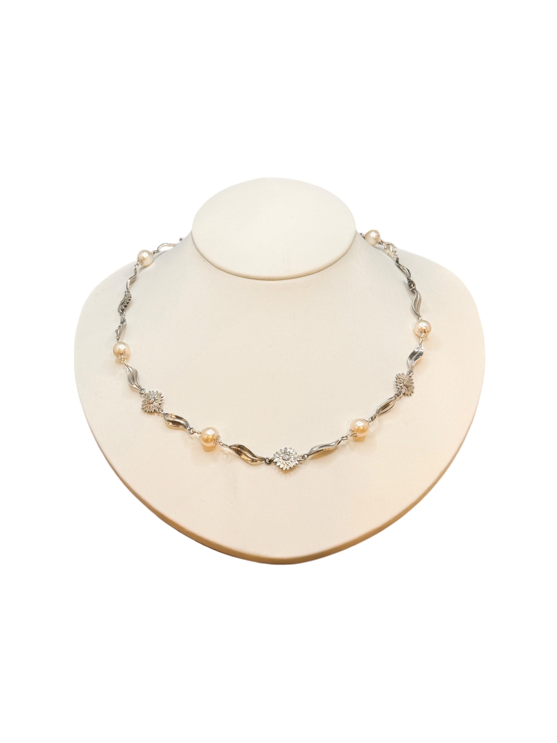 LABRIOLA Süßwasser-Gänseblümchen-Perlenkette in Silber – 2246