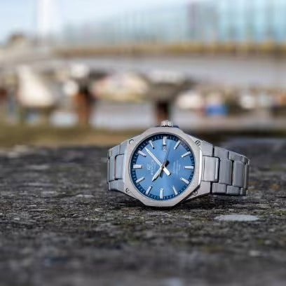 Edifice Analoguhr mit 3 Zeigern, eisblaues Zifferblatt, 44 mm – EFR-S108D-2AVUEF