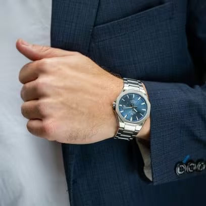 Edifice Analoguhr mit 3 Zeigern, eisblaues Zifferblatt, 44 mm – EFR-S108D-2AVUEF