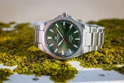 Casio Edifice Analoguhr mit 3 Zeigern, dunkelgrünes Zifferblatt, 40 mm – EFR-S108D-3AVUEF