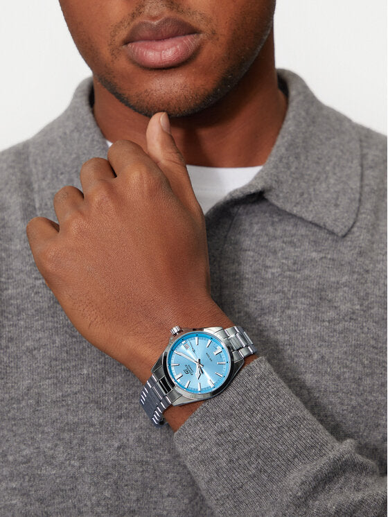 Casio Edifice Analoguhr mit 3 Zeigern, ICE BLUE-Zifferblatt, 42 mm – EFV-100D-2BVUEF