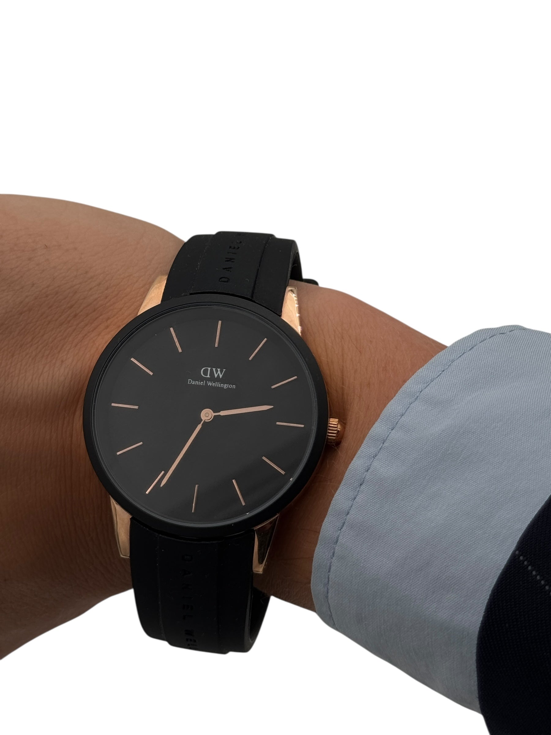 Daniel Wellington Uhr, Kautschukarmband, schwarzes Zifferblatt, roségoldfarbene Lünette, 40 mm – DW00100412