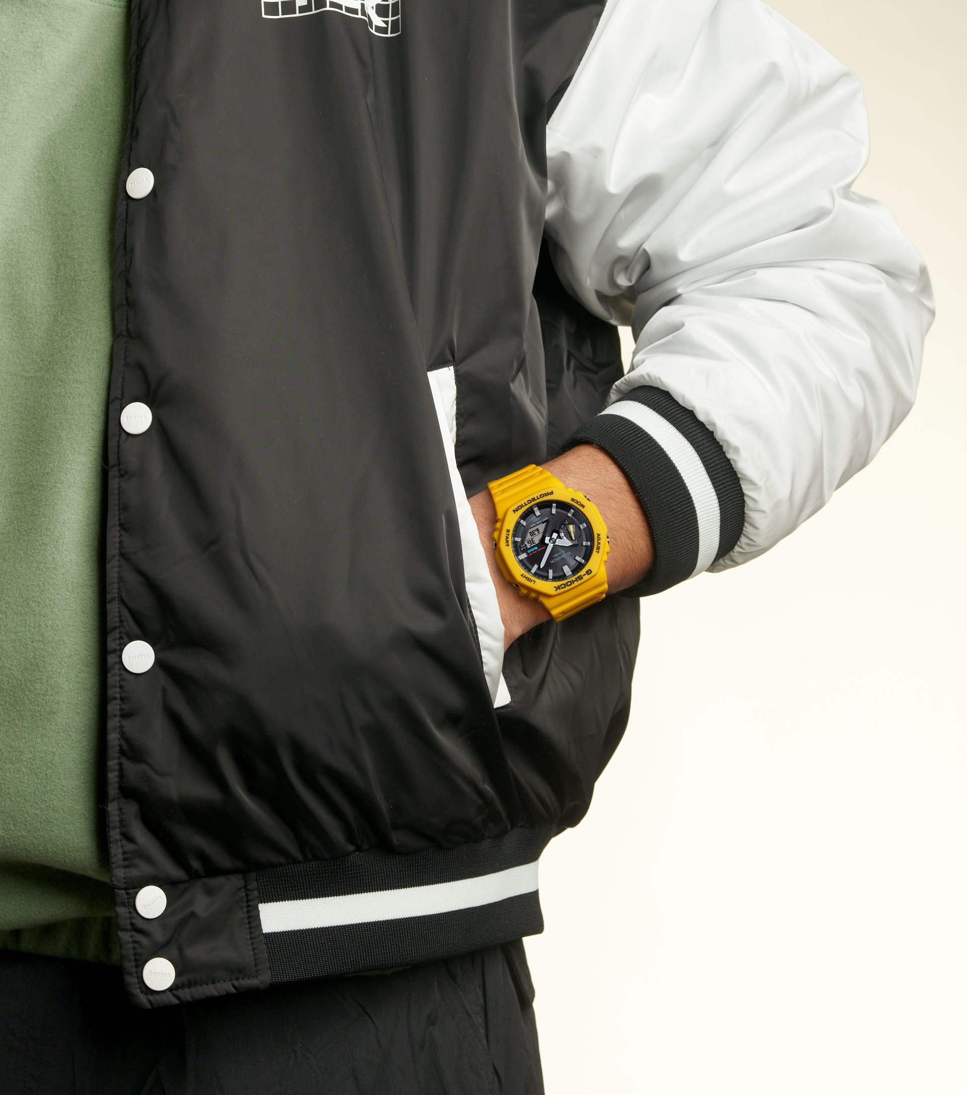 MODÈLE ANALOGIQUE-NUMÉRIQUE G-Shock
Série 2100-GA-B2100C-9AER