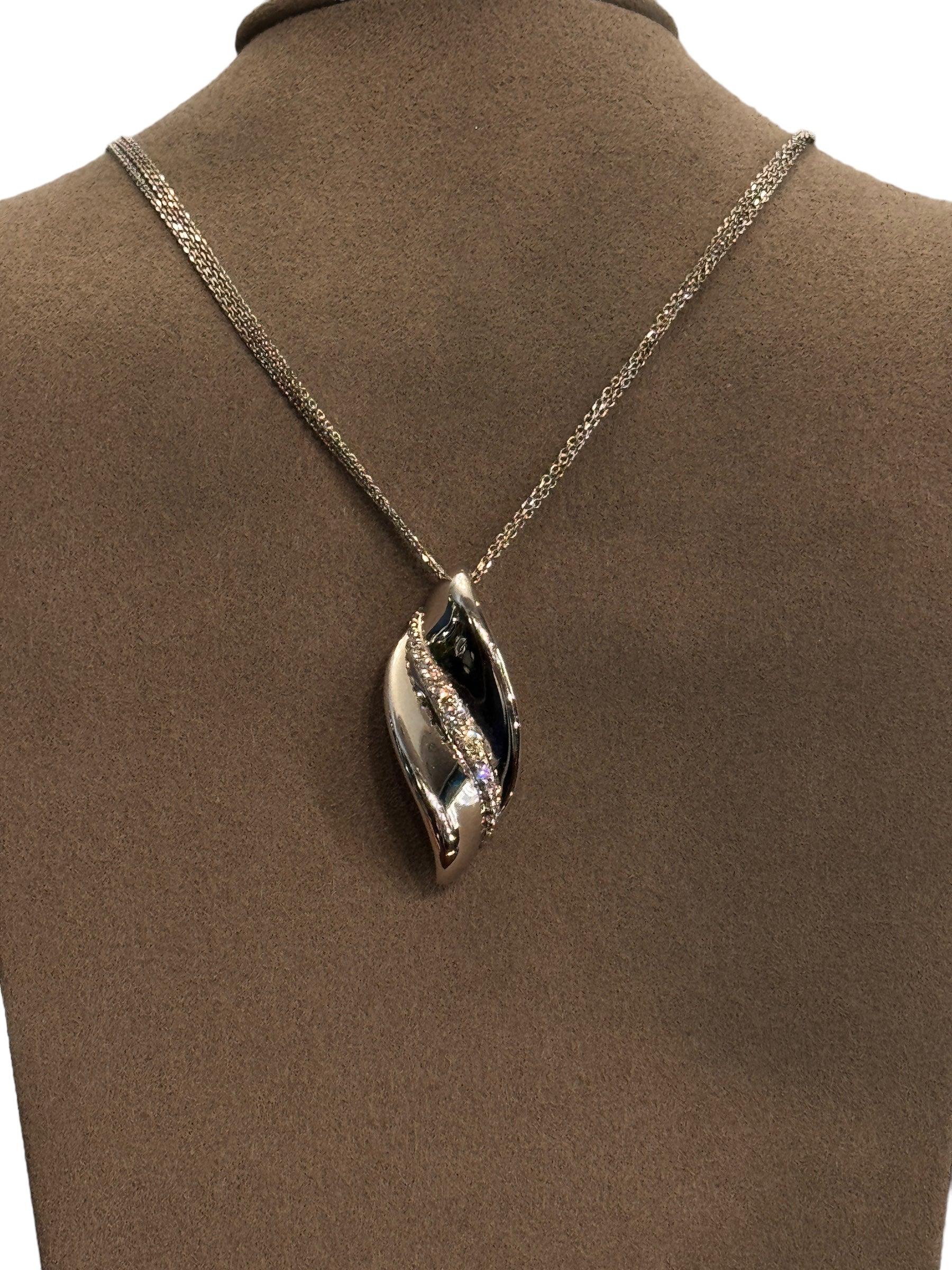 Halsband aus Weißgold und Diamanten mit Anhänger, 0,41 ct – GB38092