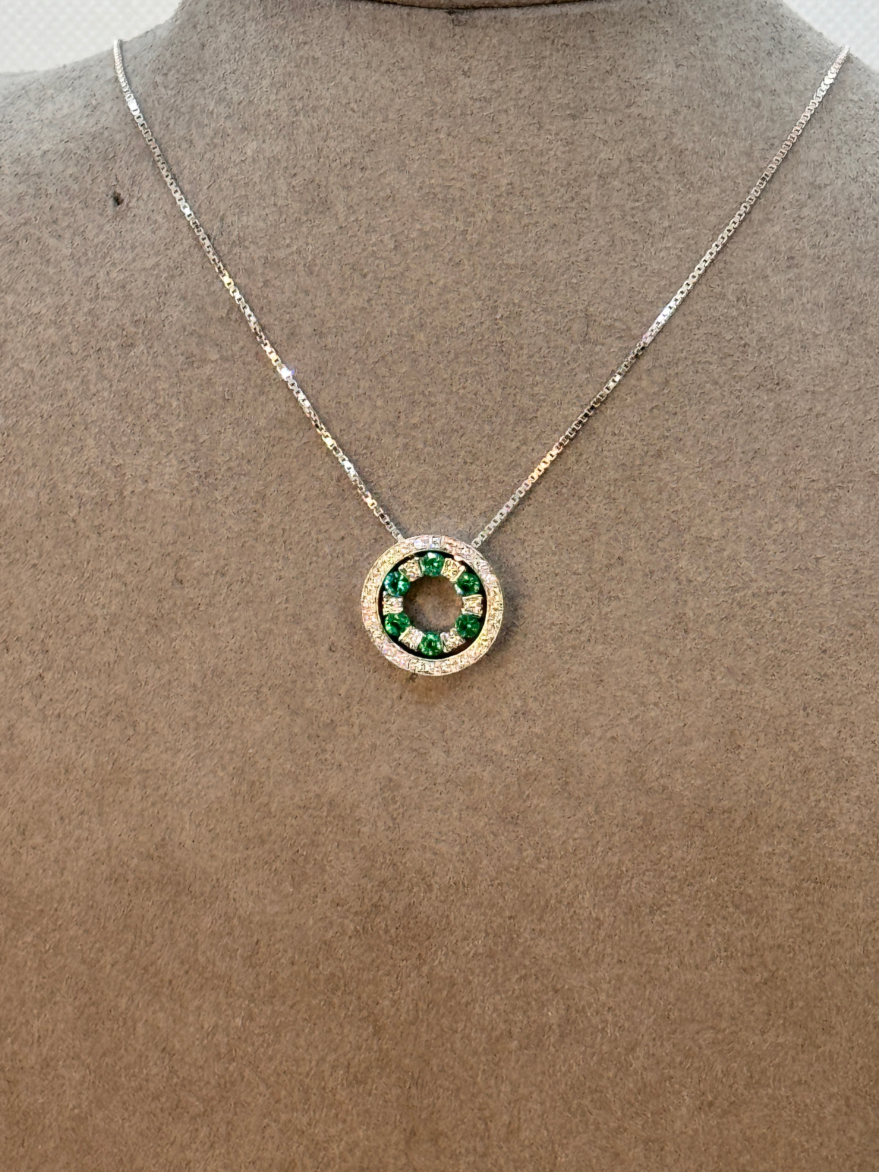 Damiani-Halsband aus Weißgold, Smaragd und Diamanten – 20023097
