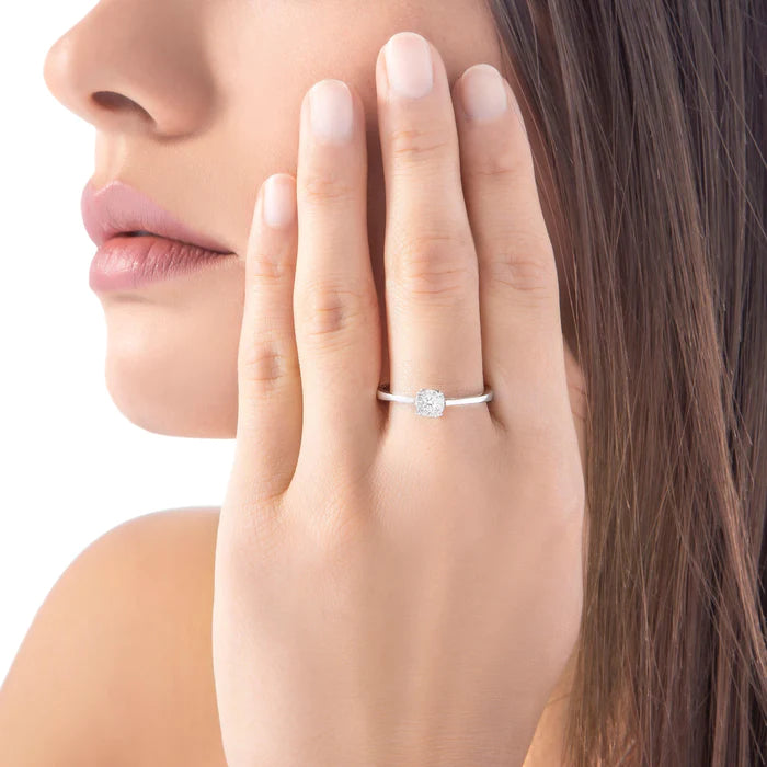 RING WITH ANGELS IN GOLD AND DIAMONDS - LUX04
