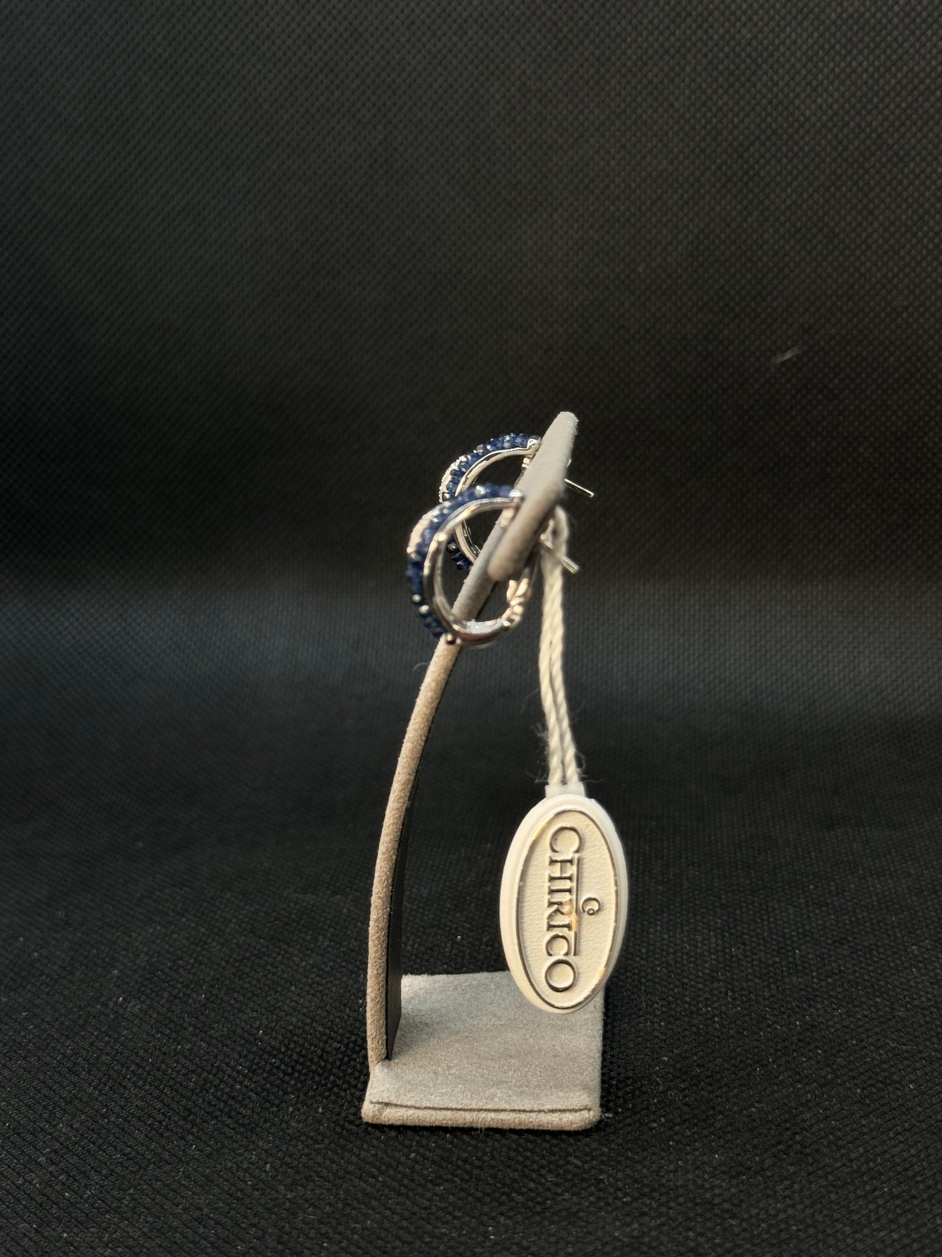 CHIRICO Ohrringe aus Weißgold, Saphir und Diamant, 0,12 ct – OR373