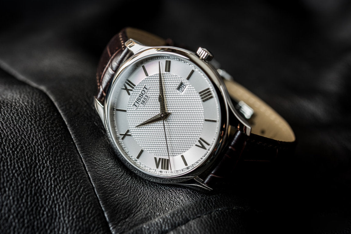 OROLOGIO TISSOT T-TRADITION, QUARZO, CINTURINO DI PELLE MARRONE E QUADRANTE BIANCO, 42mm - T0636101603800
